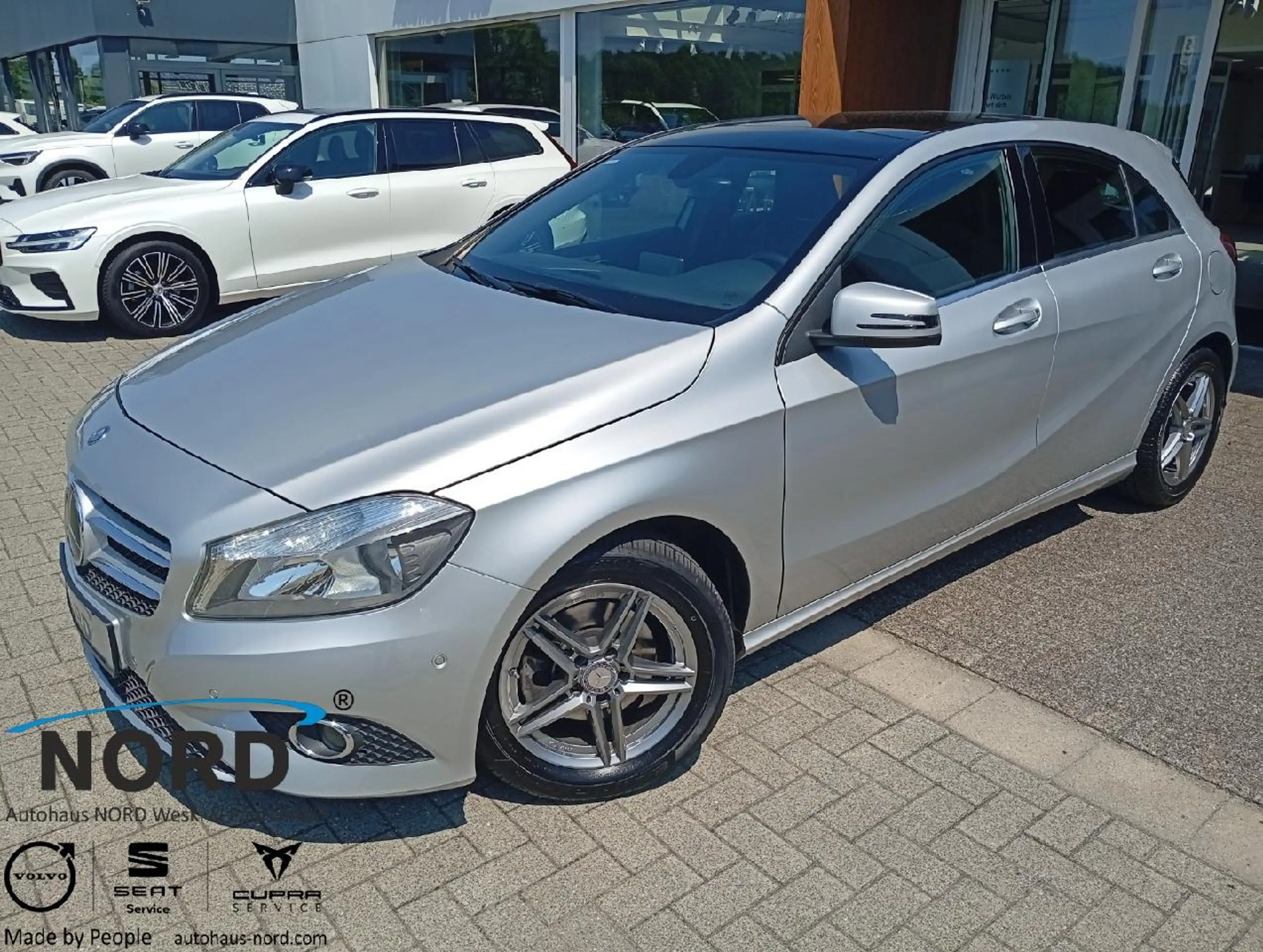 Mercedes-Benz A 180 A 180 BlueEfficiency Pano Dach