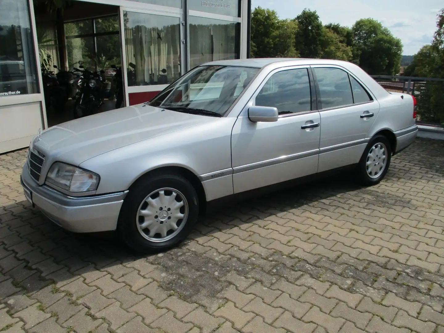 Mercedes-Benz C 180 Elegance+Klima+Automatik Silber - 1