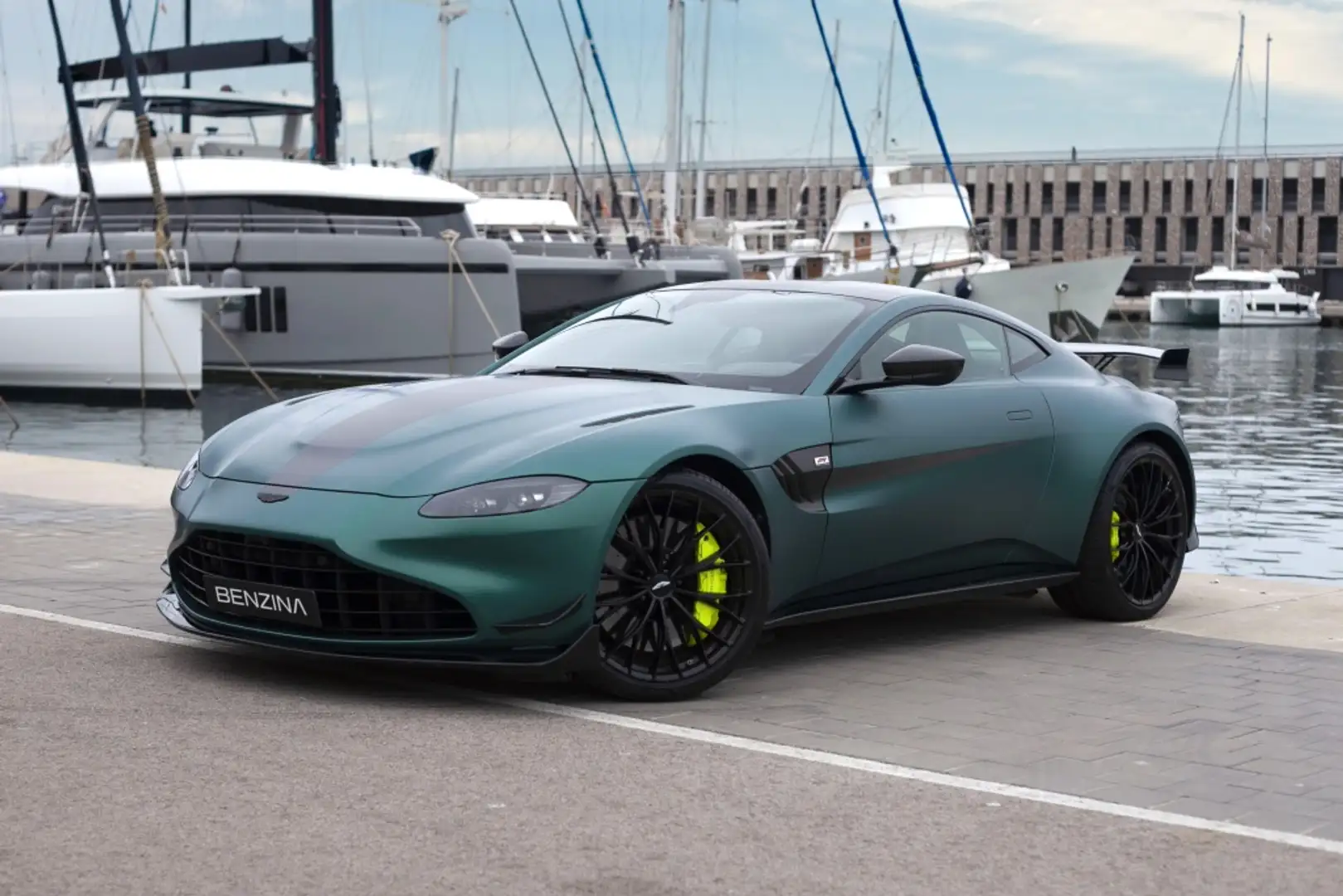 Aston Martin Vantage F1 Edition Verde - 1