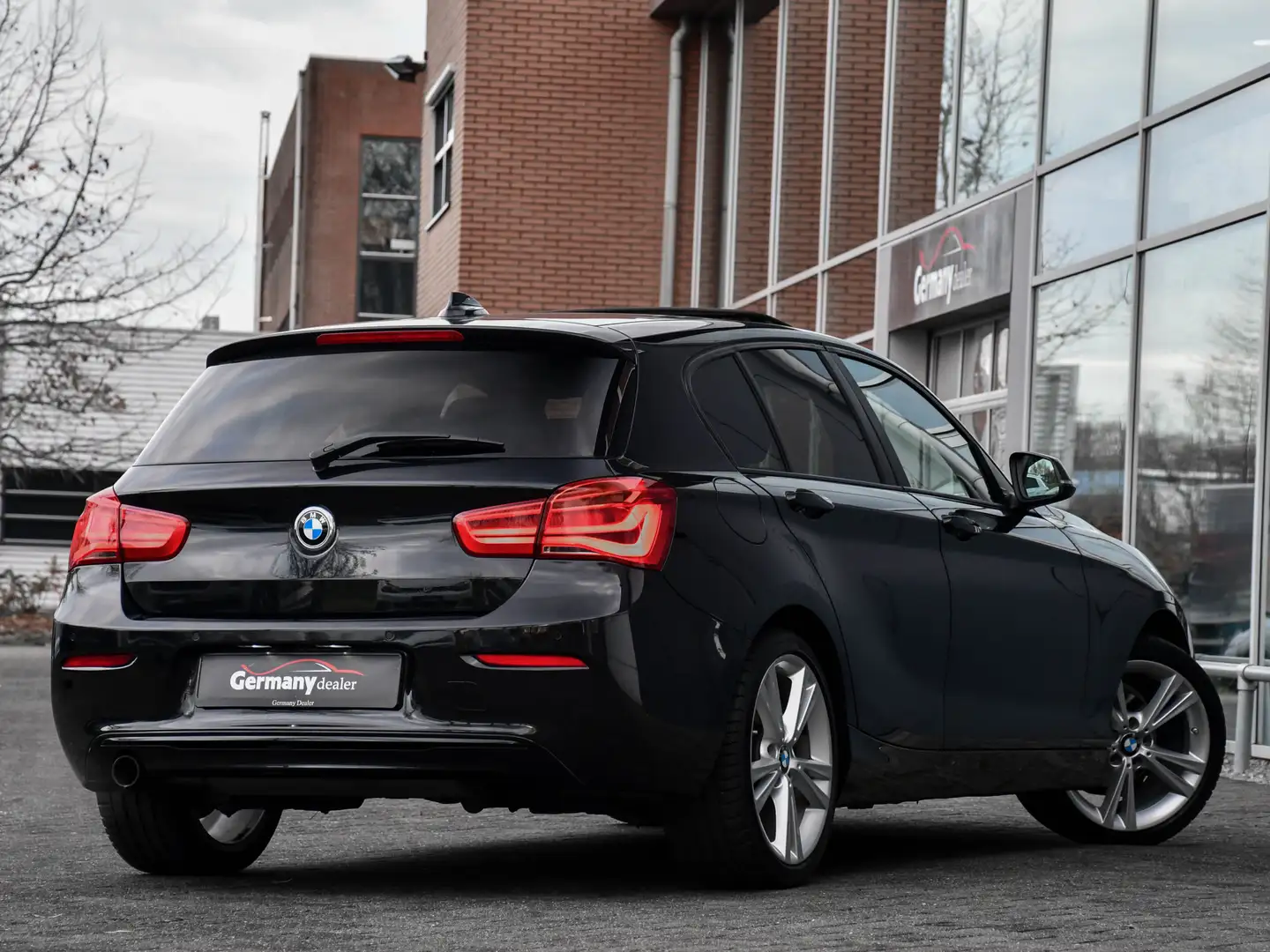 BMW 118 1-serie 118i Corporate Lease High Executive Pano H Negro - 2