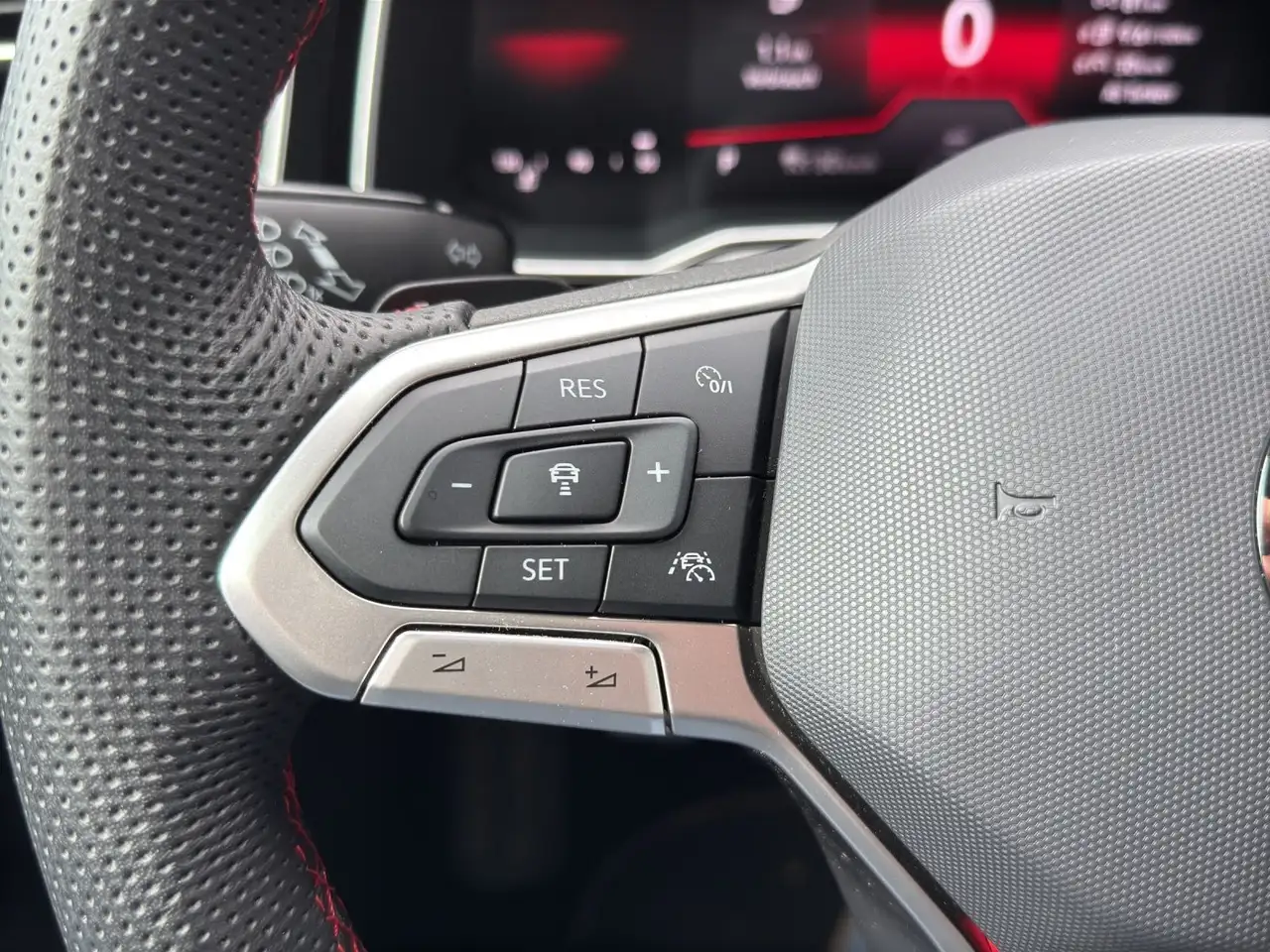 Volkswagen Polo 2.0 TSI DSG MATRIX-LED+ACC+DIG. COCKPIT, миниатюра 18