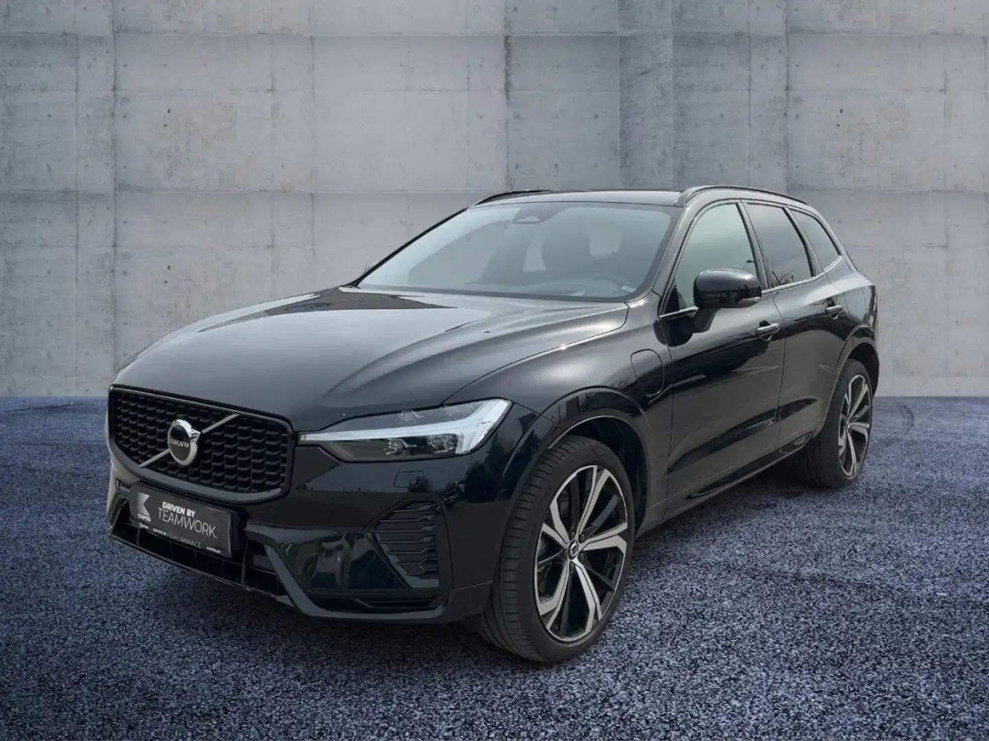 Volvo XC60 T6 AWD Plug in Hybrid Ultimate Dark 2l Aut. Schwarz - 1
