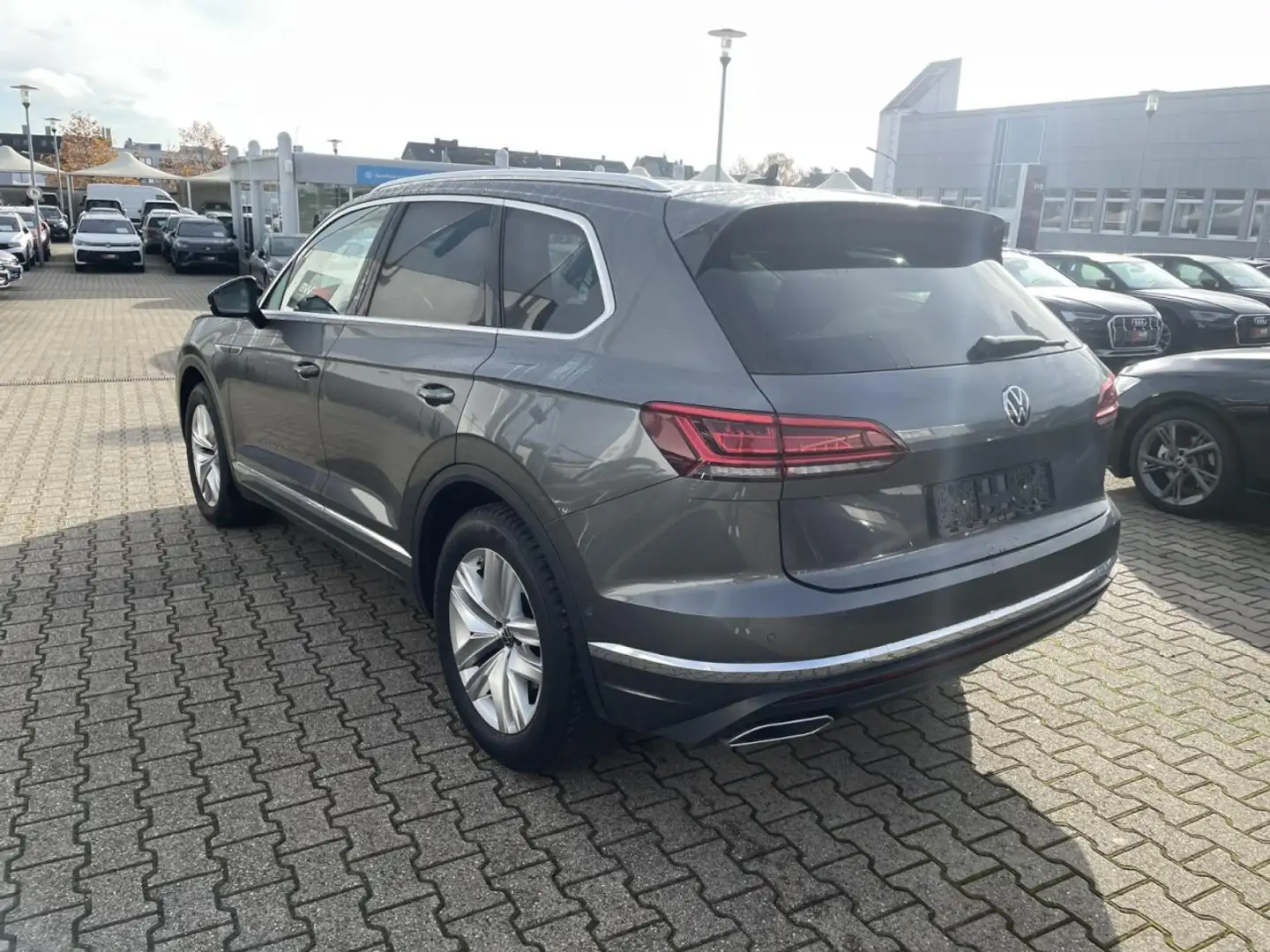 Volkswagen Touareg 3.0 V6 TDI 4Motion Atmosphere Klima Navi Leder Grau - 2