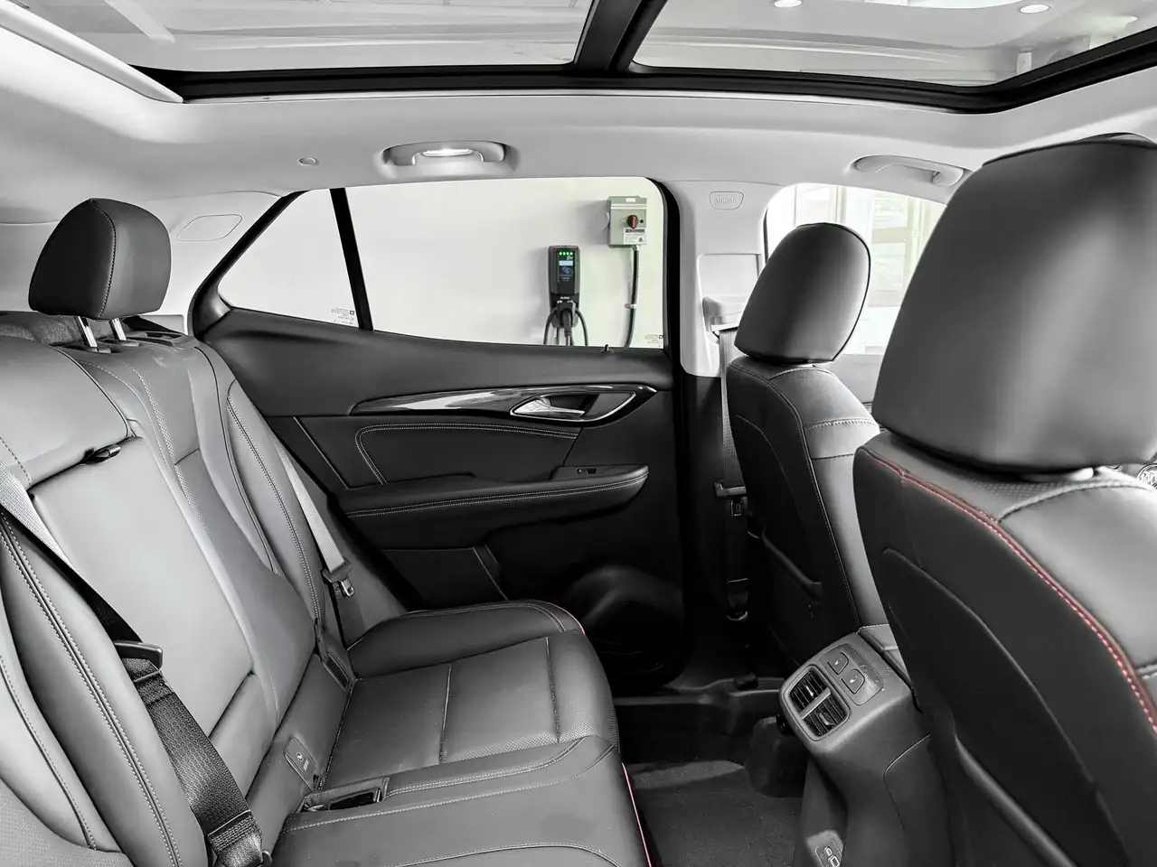 Buick Envision photo Buick Envision