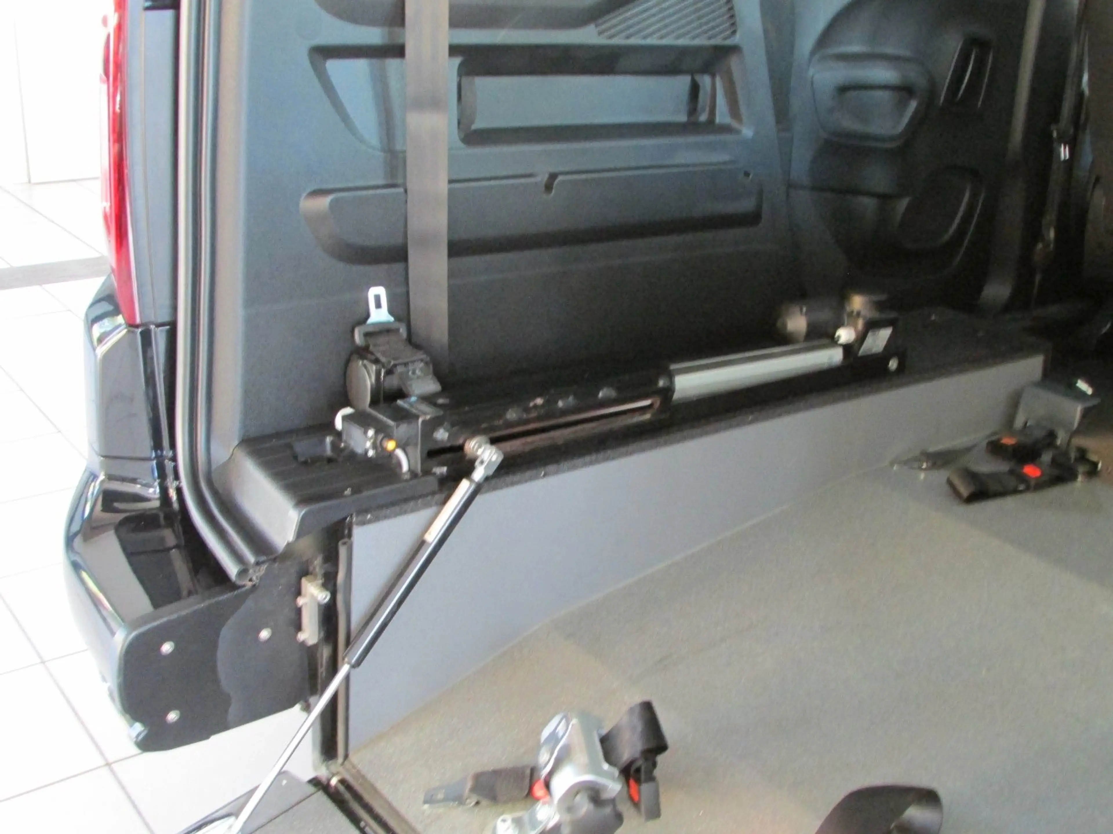 Opel Combo Life el.Rollstuhlrampe-Behindertengerecht — photo 4