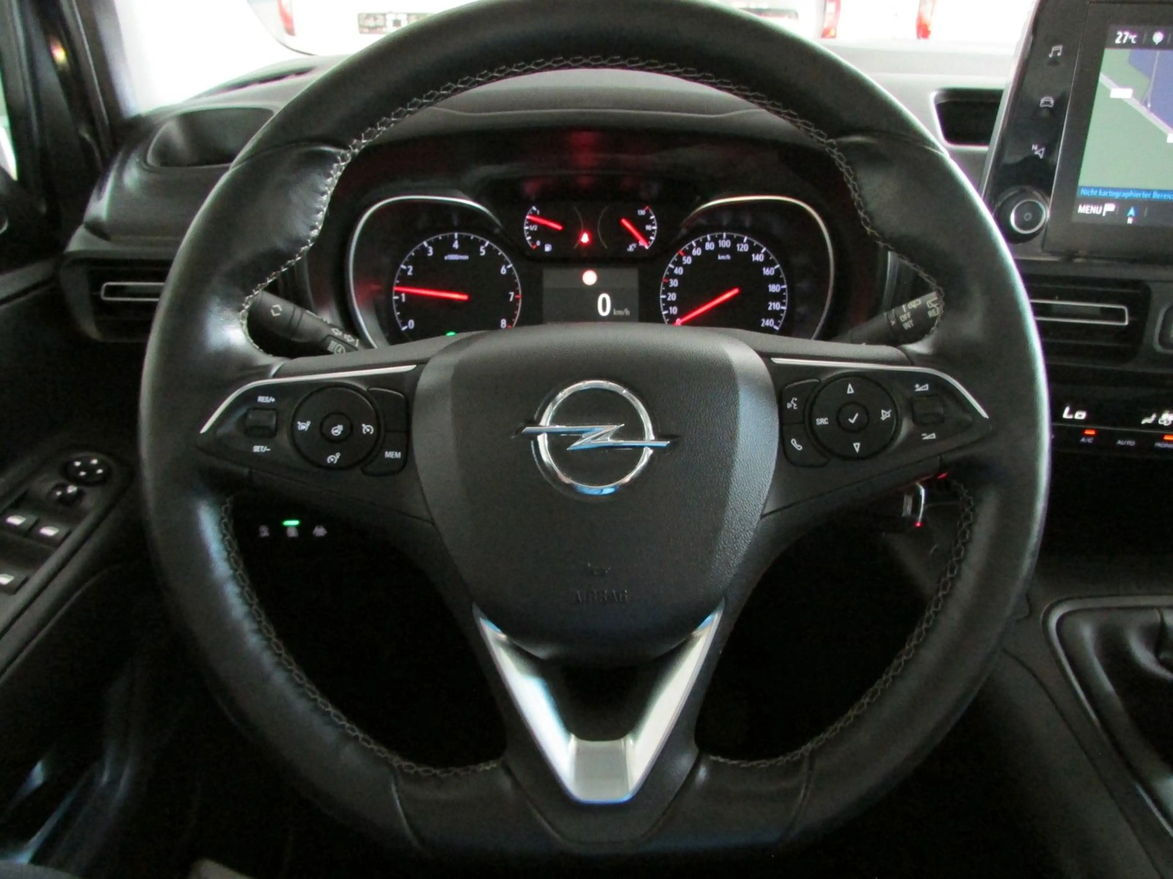 Opel Combo Life el.Rollstuhlrampe-Behindertengerecht — photo 17