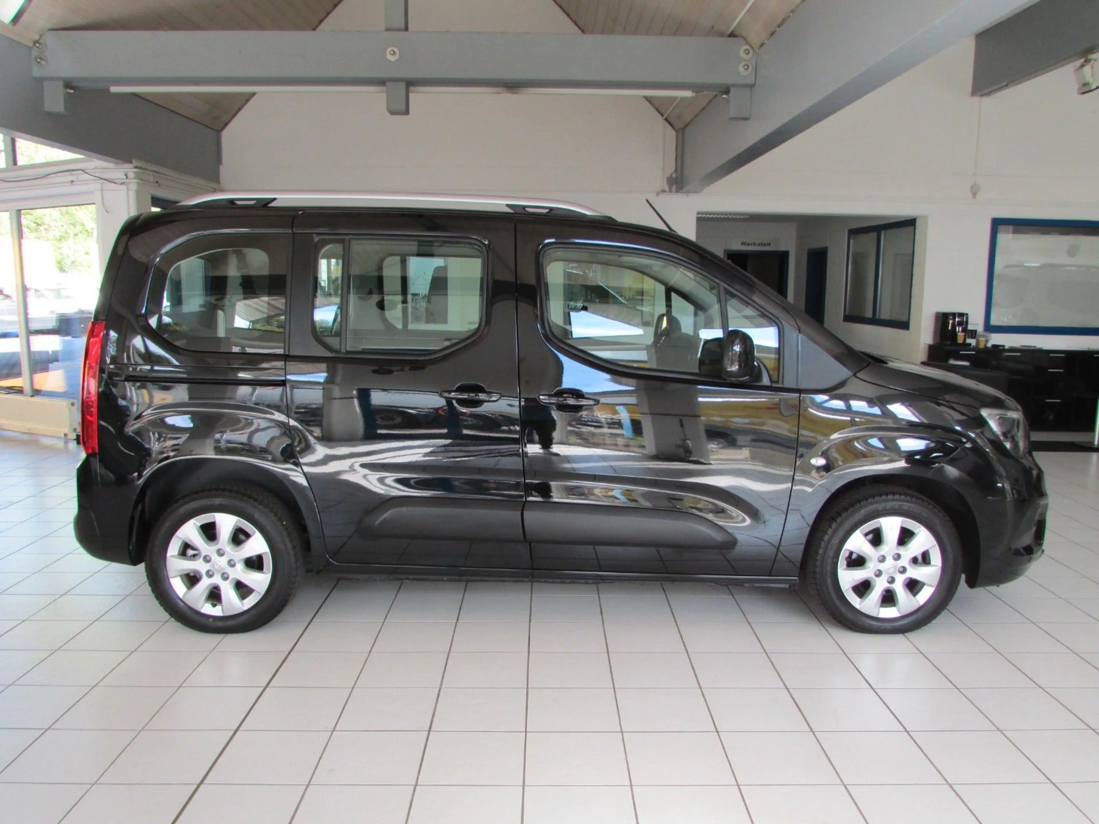Opel Combo Life el.Rollstuhlrampe-Behindertengerecht — photo 11