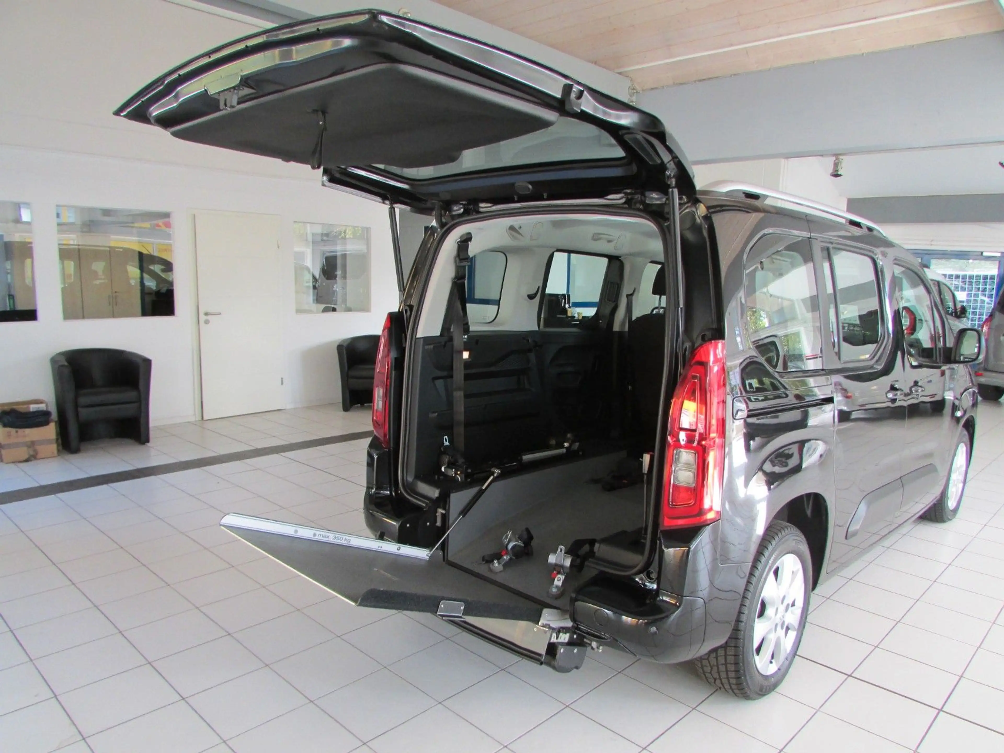 Opel Combo Life el.Rollstuhlrampe-Behindertengerecht — photo 5
