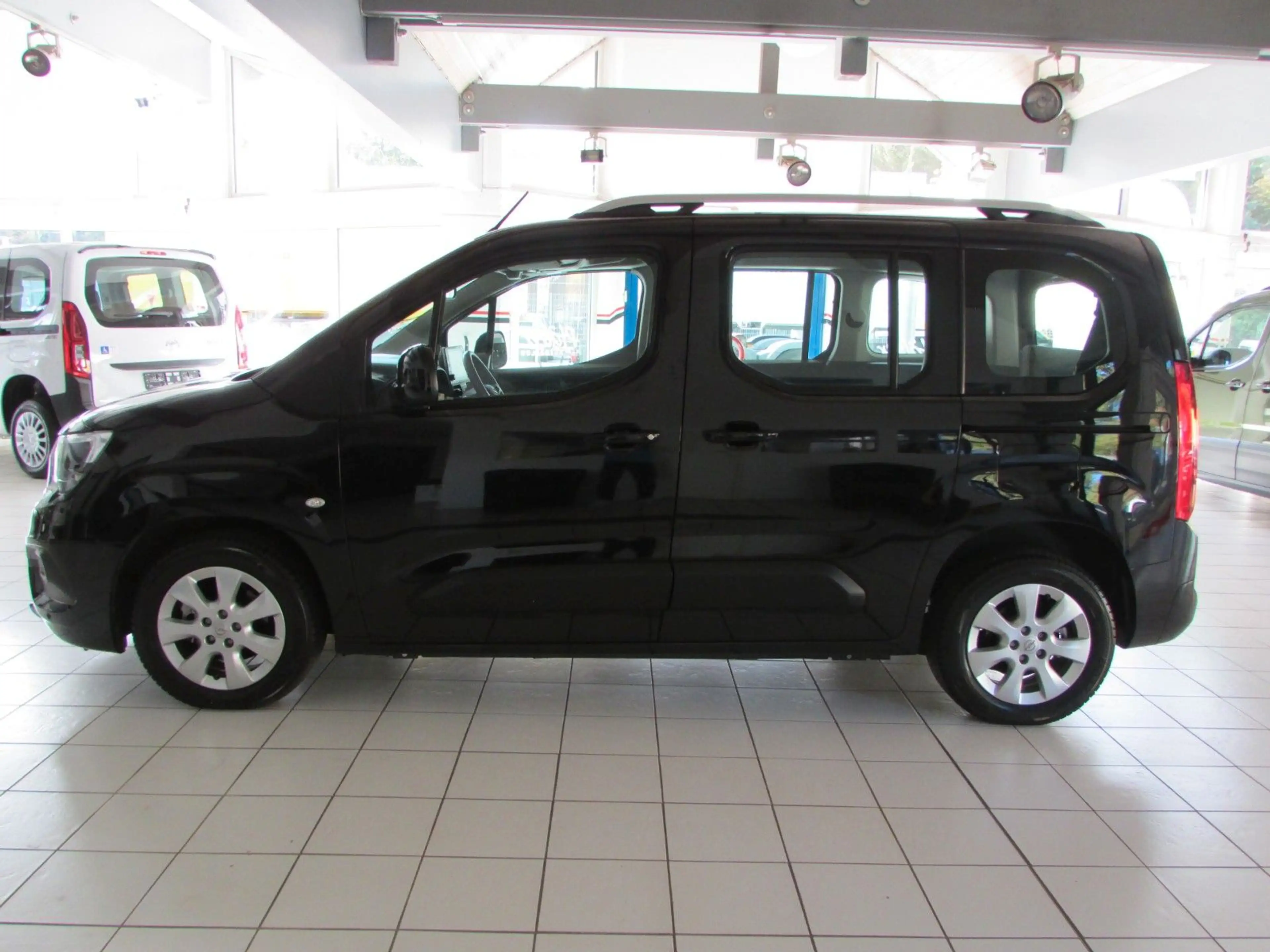 Opel Combo Life el.Rollstuhlrampe-Behindertengerecht — photo 15