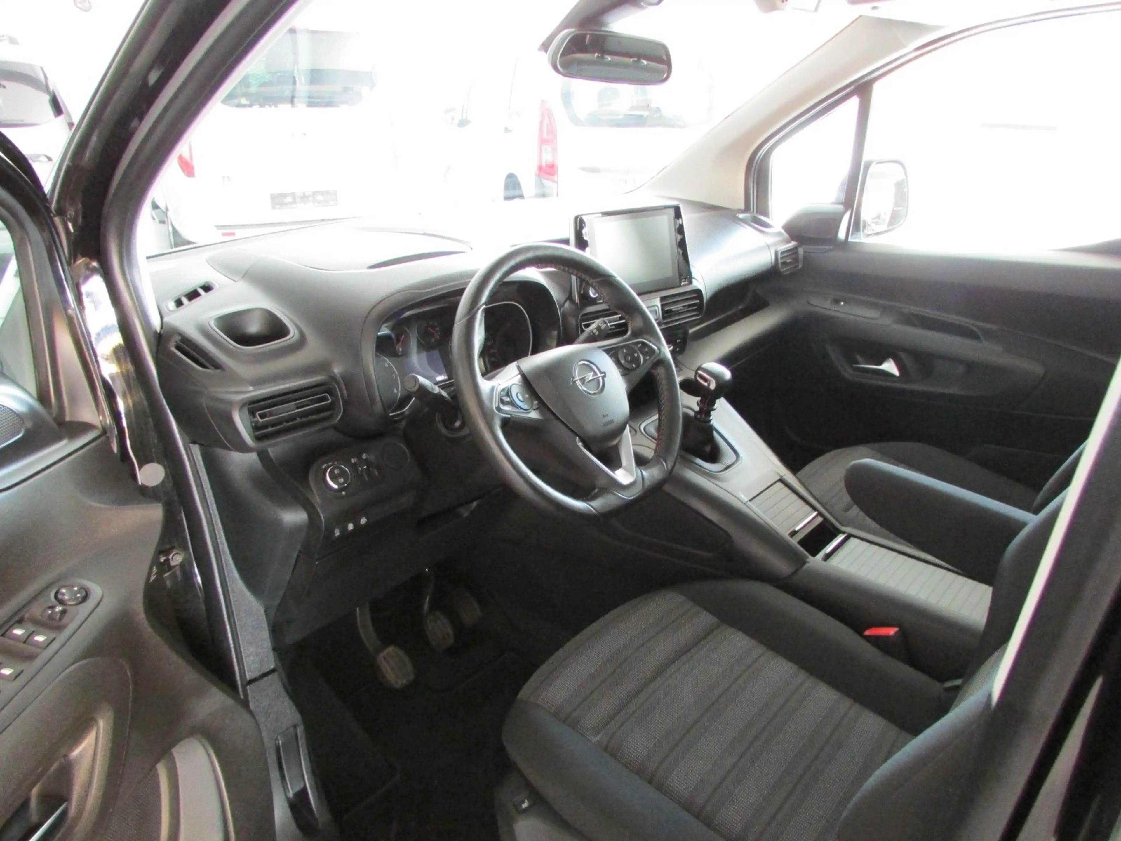 Opel Combo Life el.Rollstuhlrampe-Behindertengerecht — photo 20