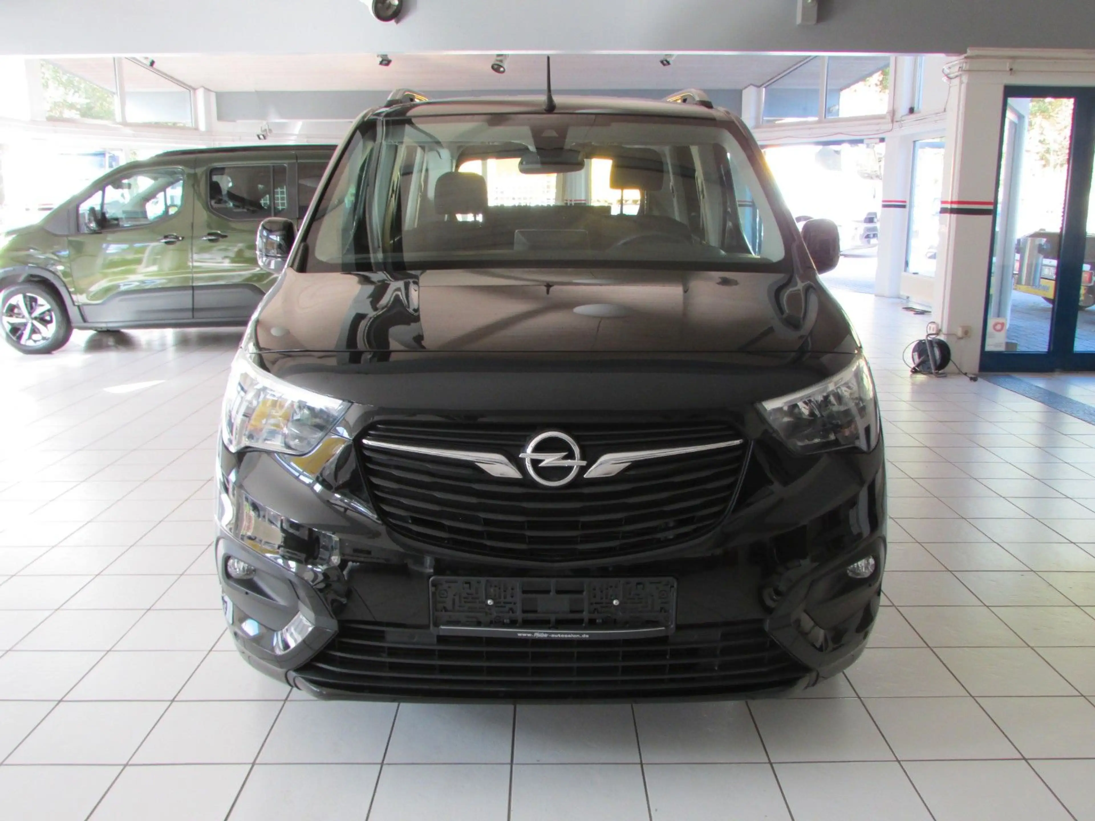 Opel Combo Life el.Rollstuhlrampe-Behindertengerecht — photo 9