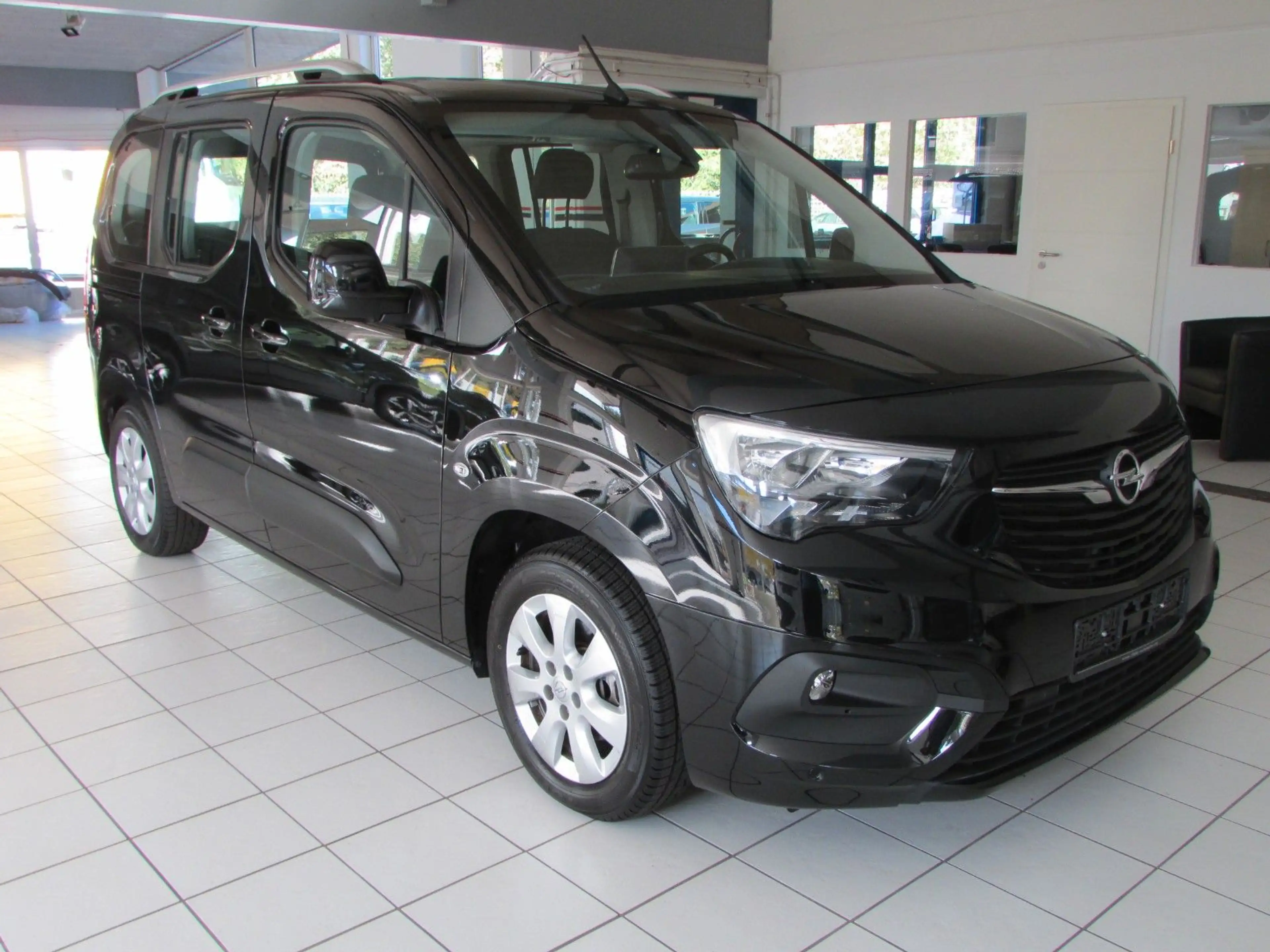 Opel Combo Life el.Rollstuhlrampe-Behindertengerecht — photo 10