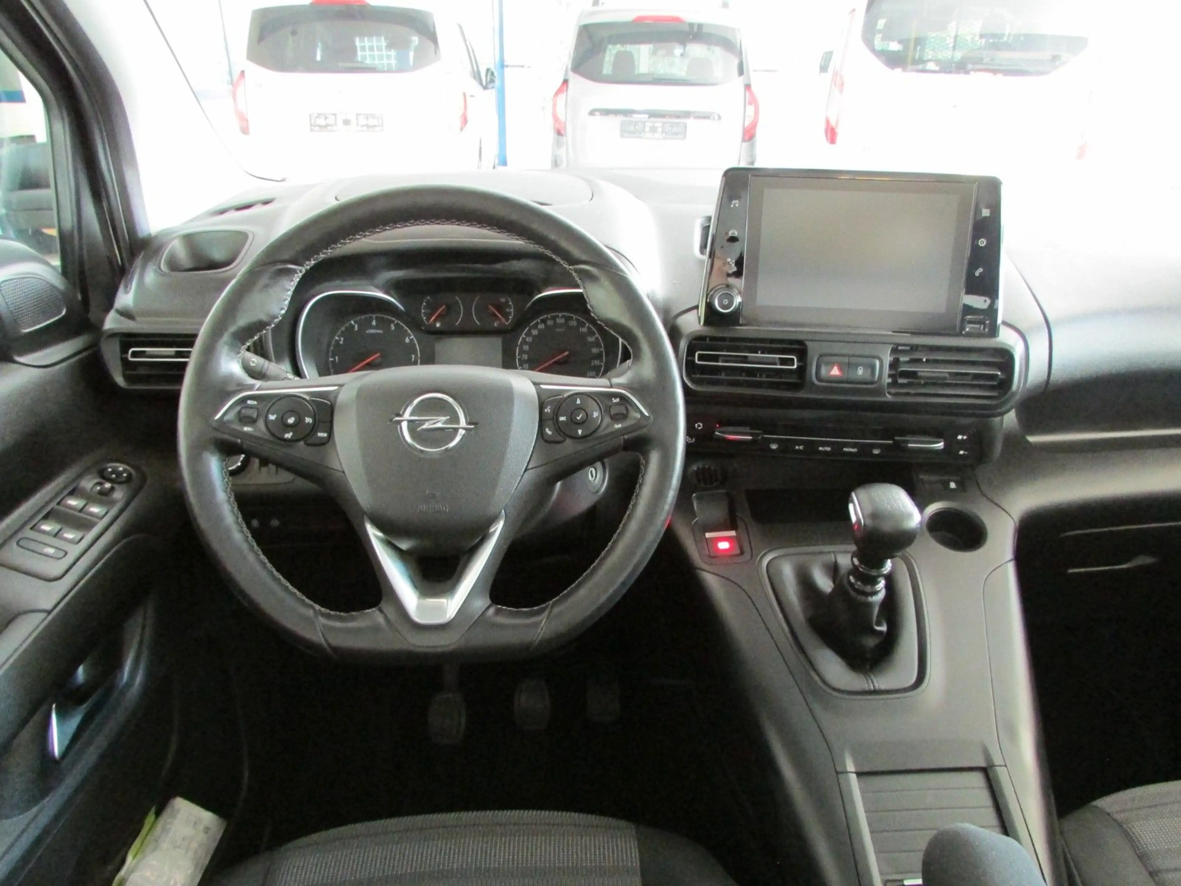 Opel Combo Life el.Rollstuhlrampe-Behindertengerecht — photo 18