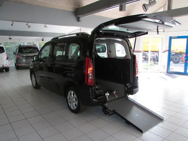 Opel Combo Life el.Rollstuhlrampe-Behindertengerecht