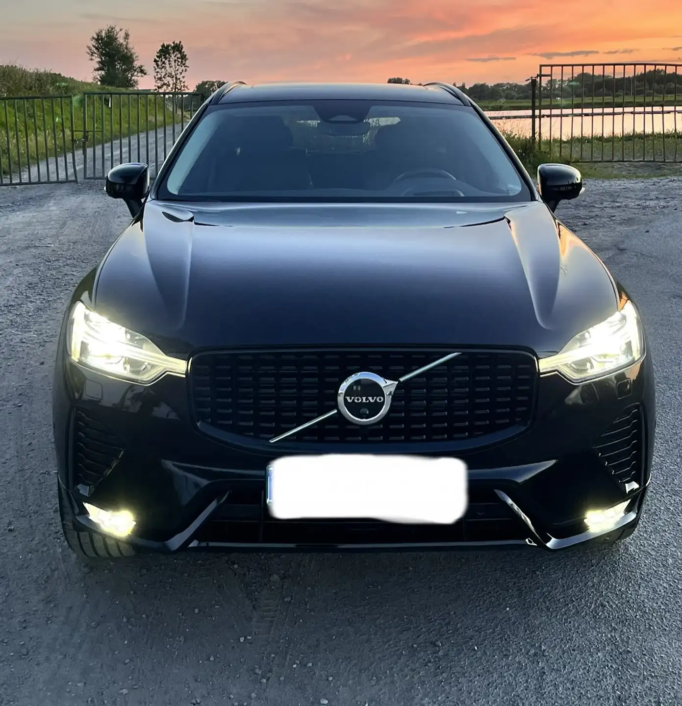 볼보 XC60 B4 D 2023 블랙 사진 2