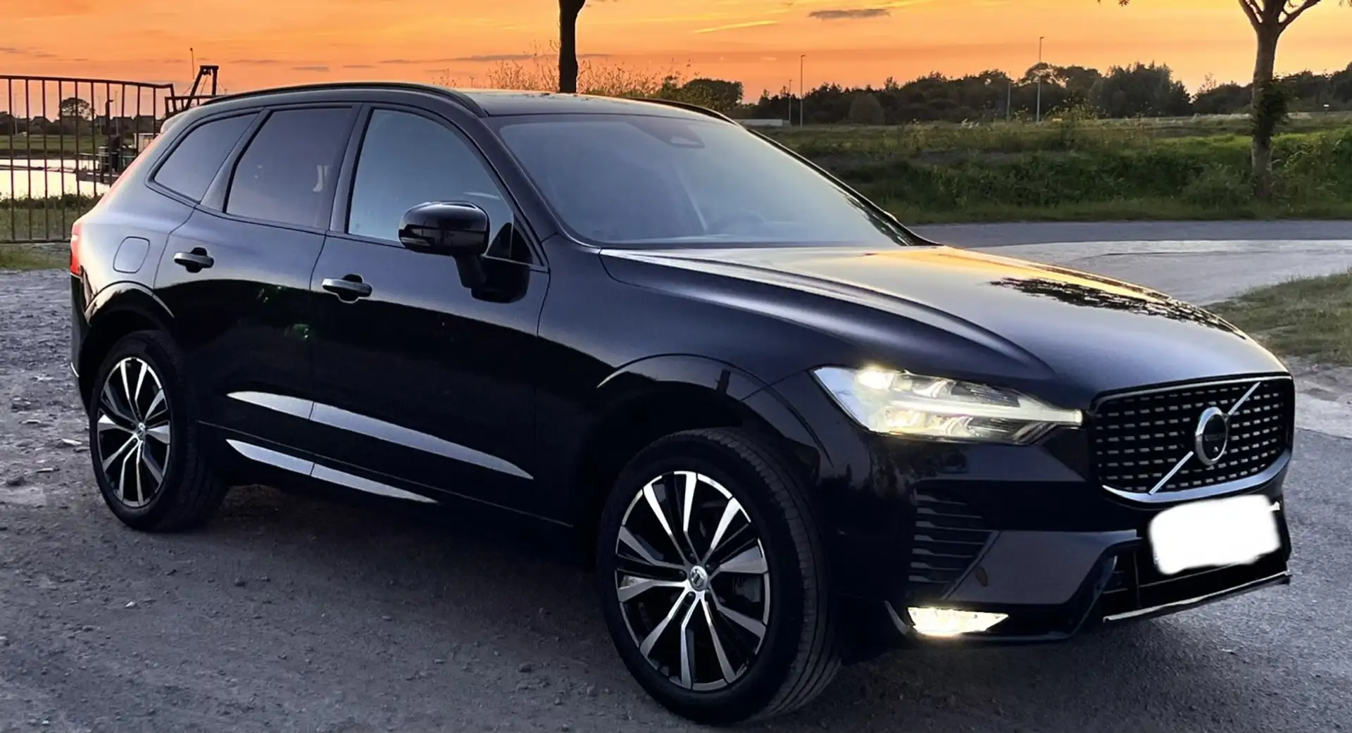 볼보 XC60 B4 D 2023 블랙 사진 3