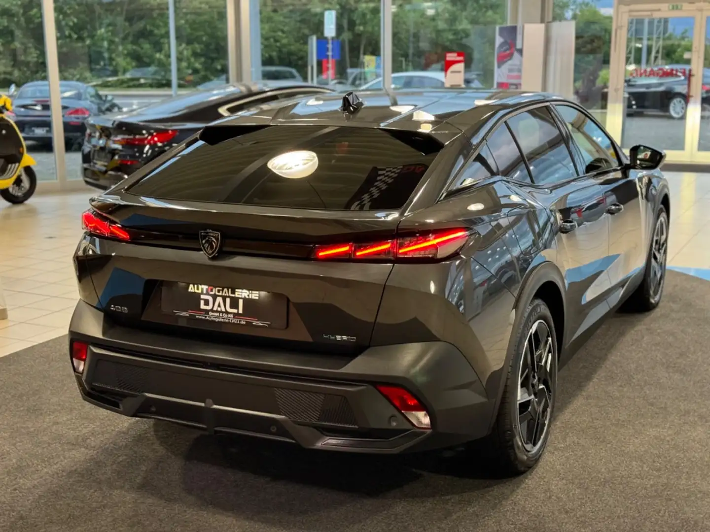 Peugeot 408 Hybrid 225 GT NAVI-LED-KAMERA-CARPLAY-PLUGIN Grau - 2
