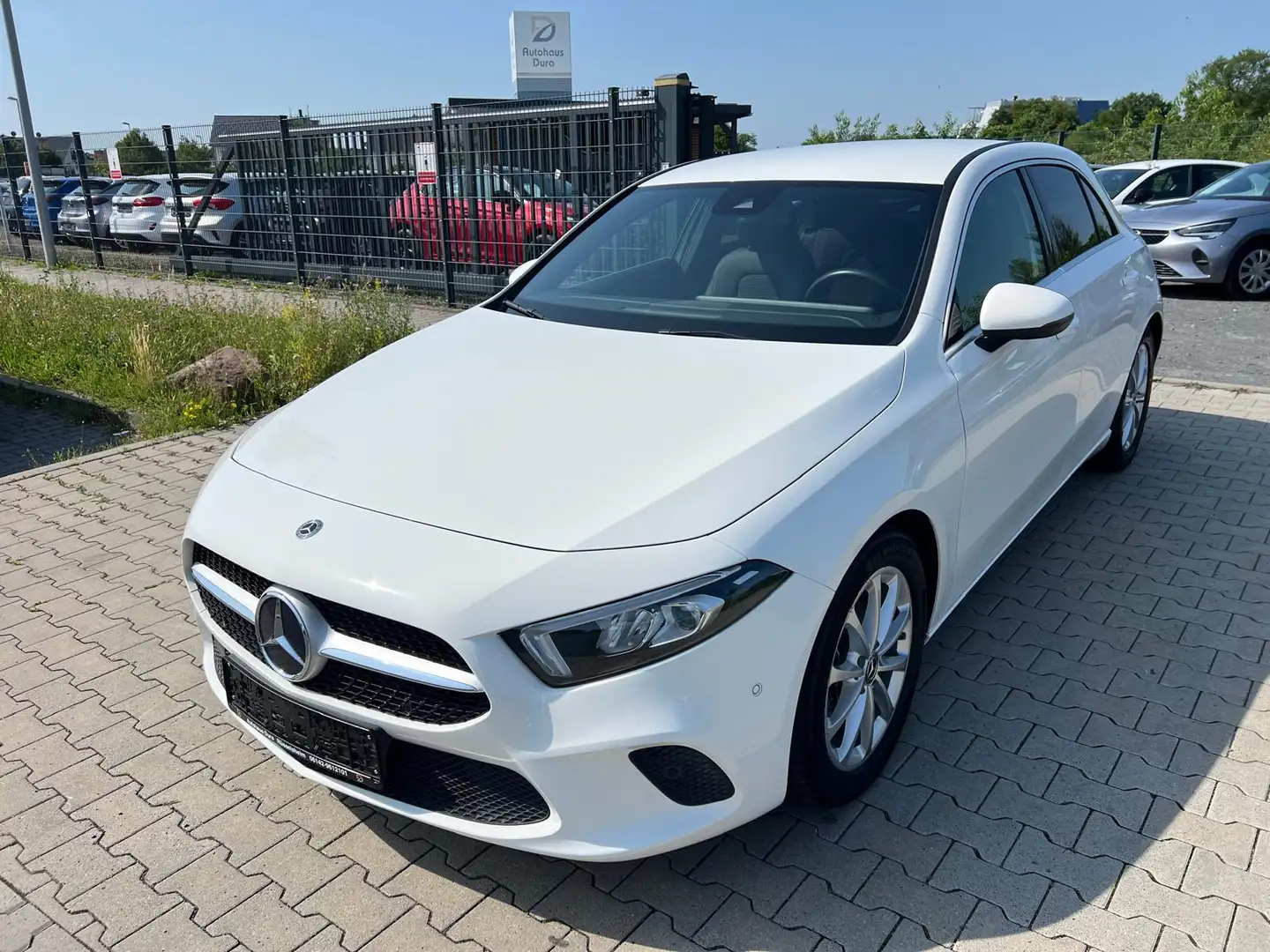 Mercedes-Benz A 180 Progressive Aut. Navi+Led+Kamera Weiß - 2