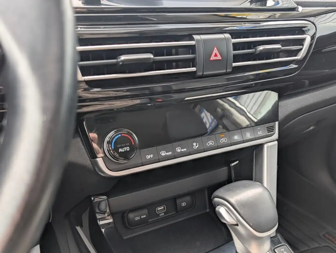 Kia Seltos снимка Kia Seltos