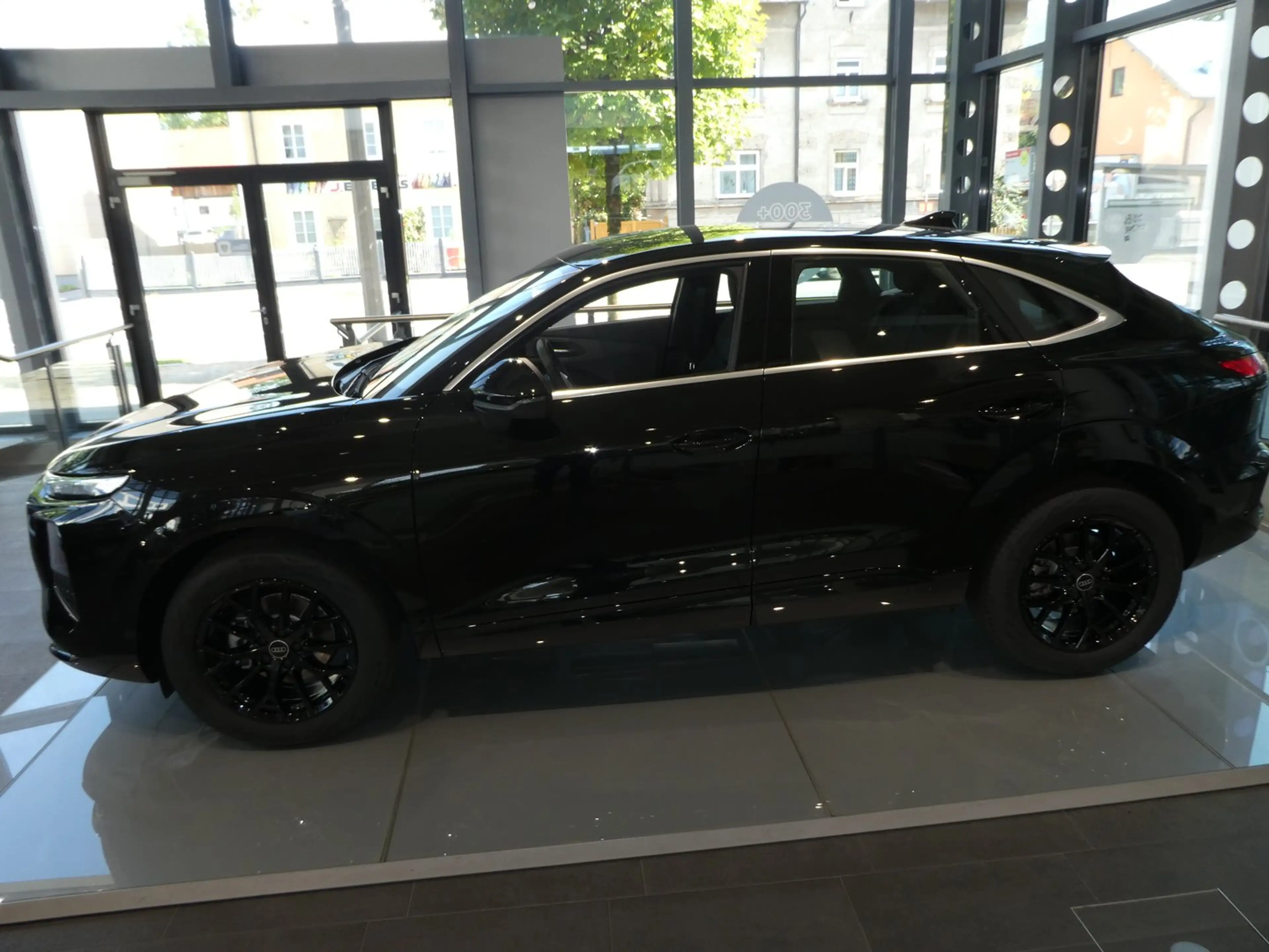 Audi Q3 TFSI 110 kW  intense — photo 3