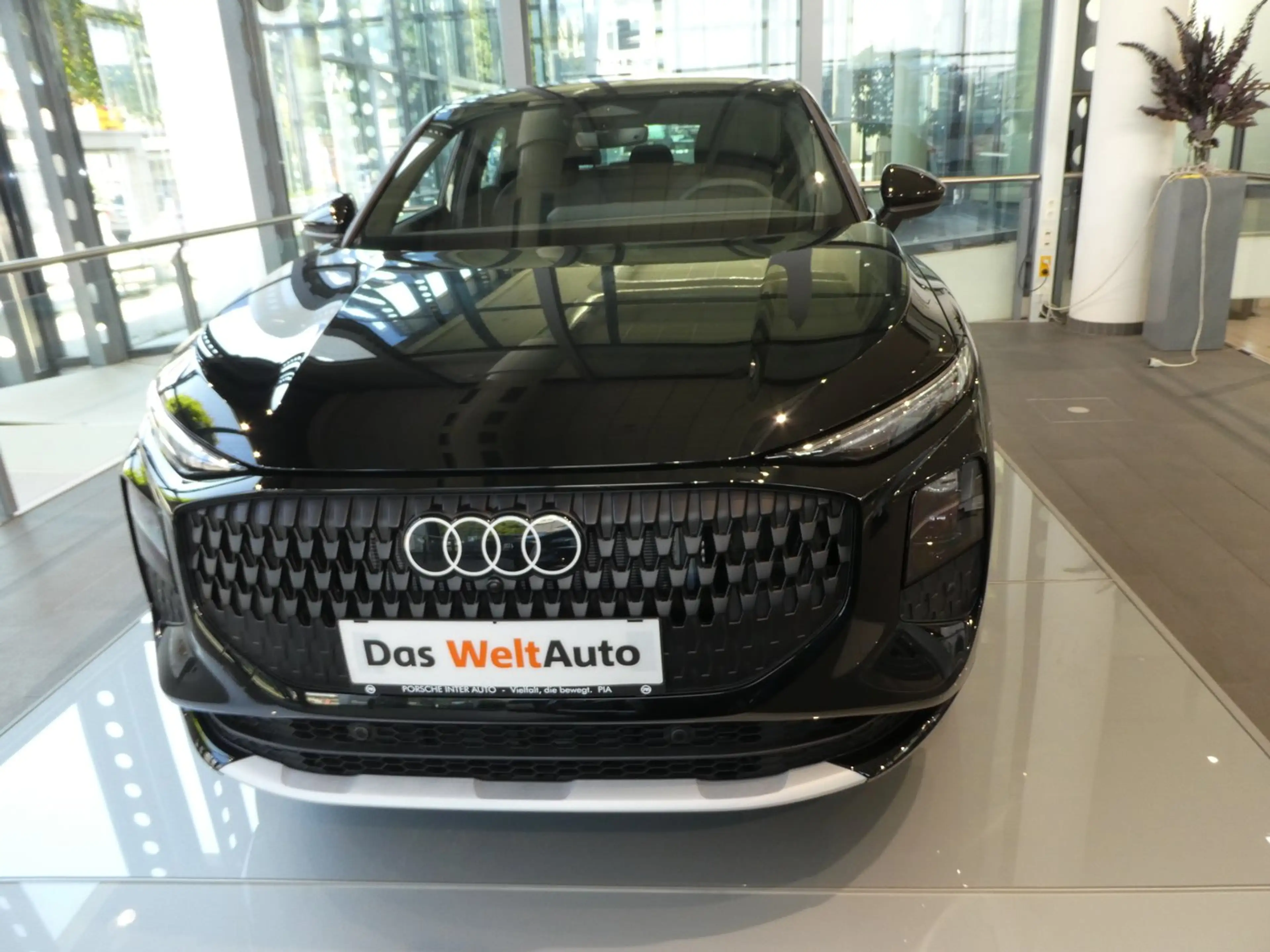 Audi Q3 TFSI 110 kW  intense — photo 2