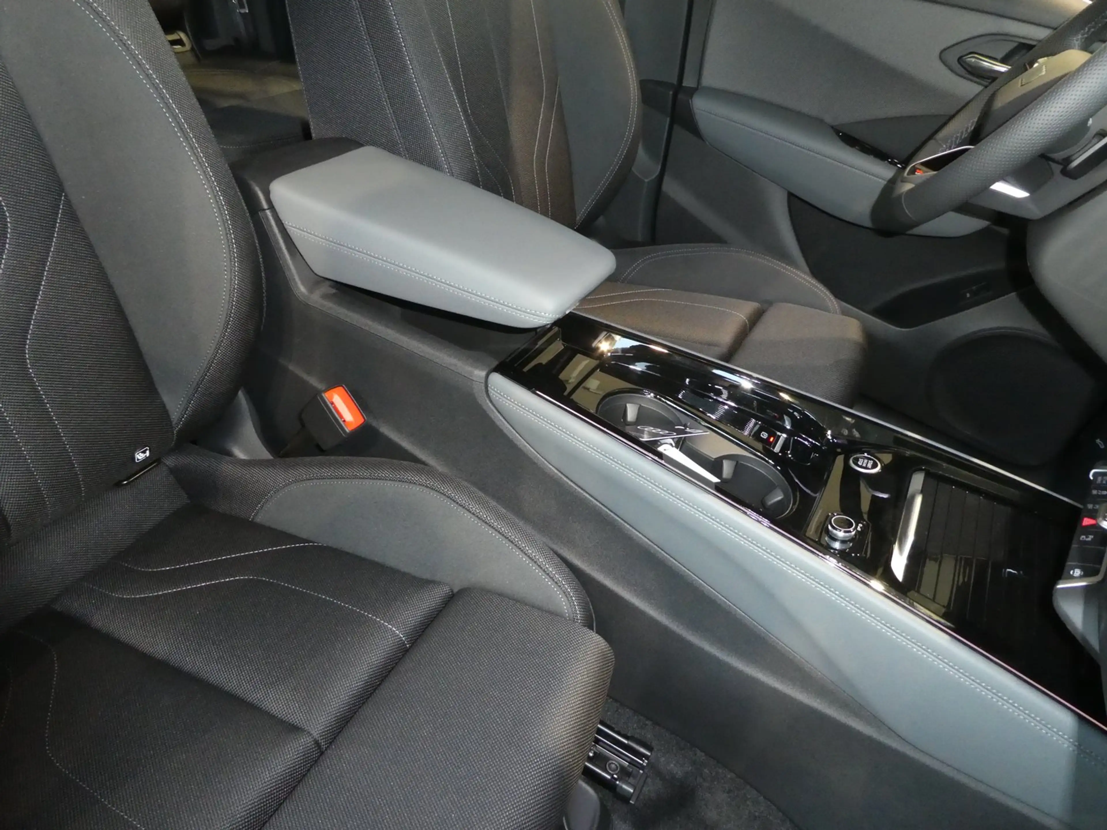 Audi Q3 TFSI 110 kW  intense — photo 7