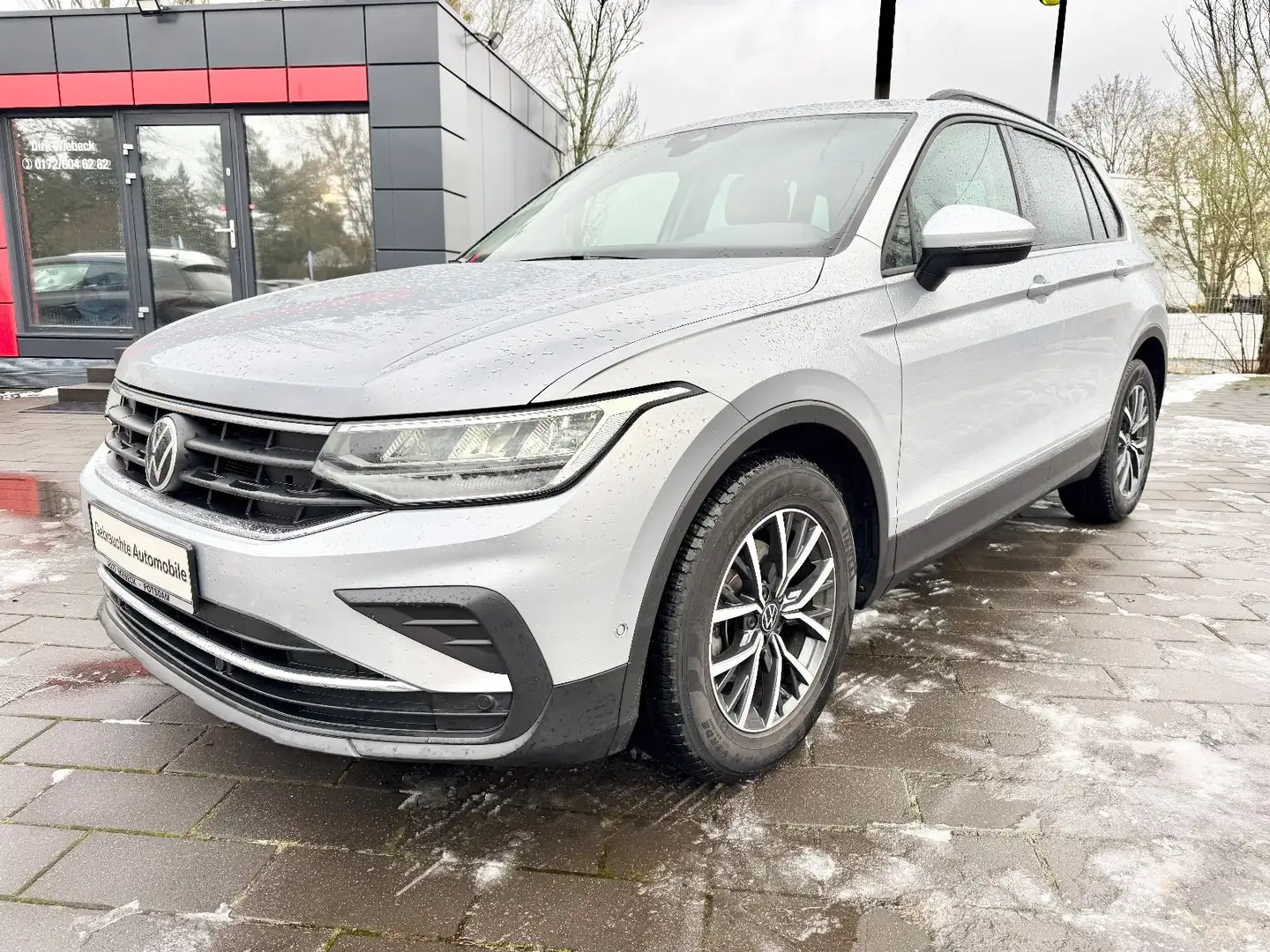 Volkswagen Tiguan Life,Automatik,LED,Navi,Sitzheizung,ACC Silber - 1