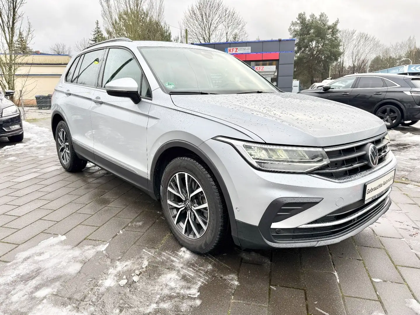 Volkswagen Tiguan Life,Automatik,LED,Navi,Sitzheizung,ACC Silber - 2