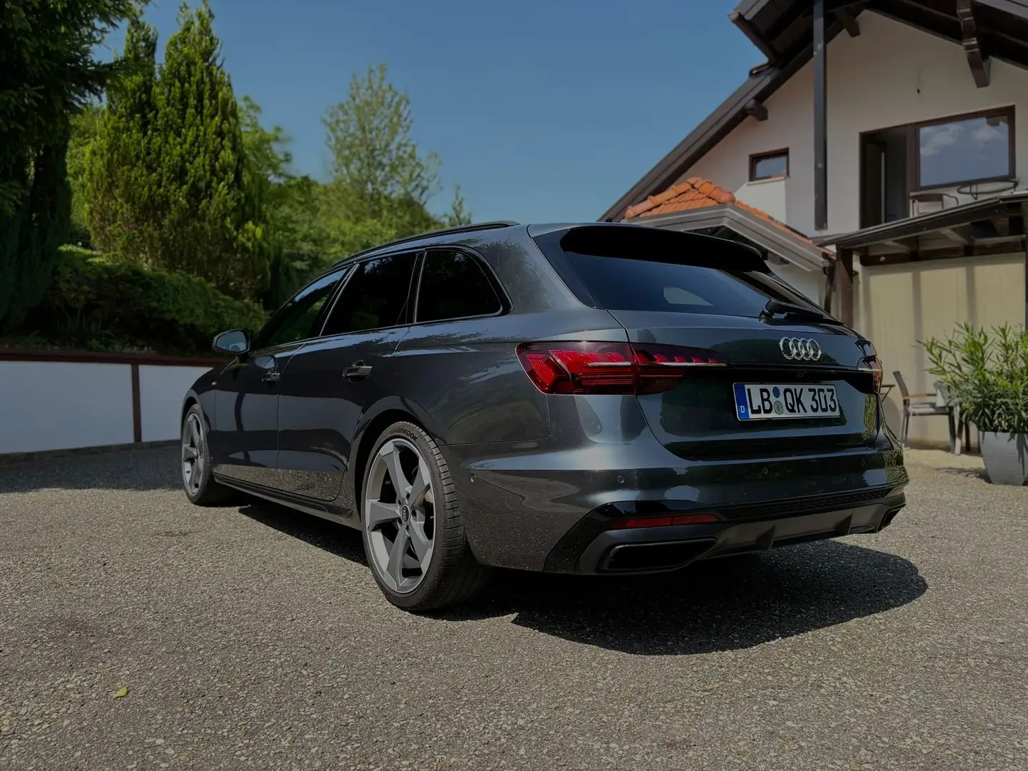 Audi A4 40 TDI S line Grau - 2