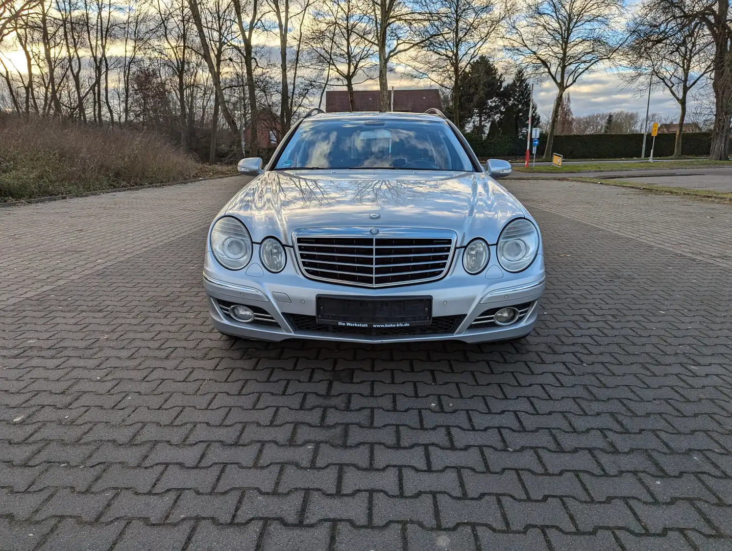 Mercedes-Benz E 220 E 220 T CDI Avantgarde HU Neu Plateado - 2