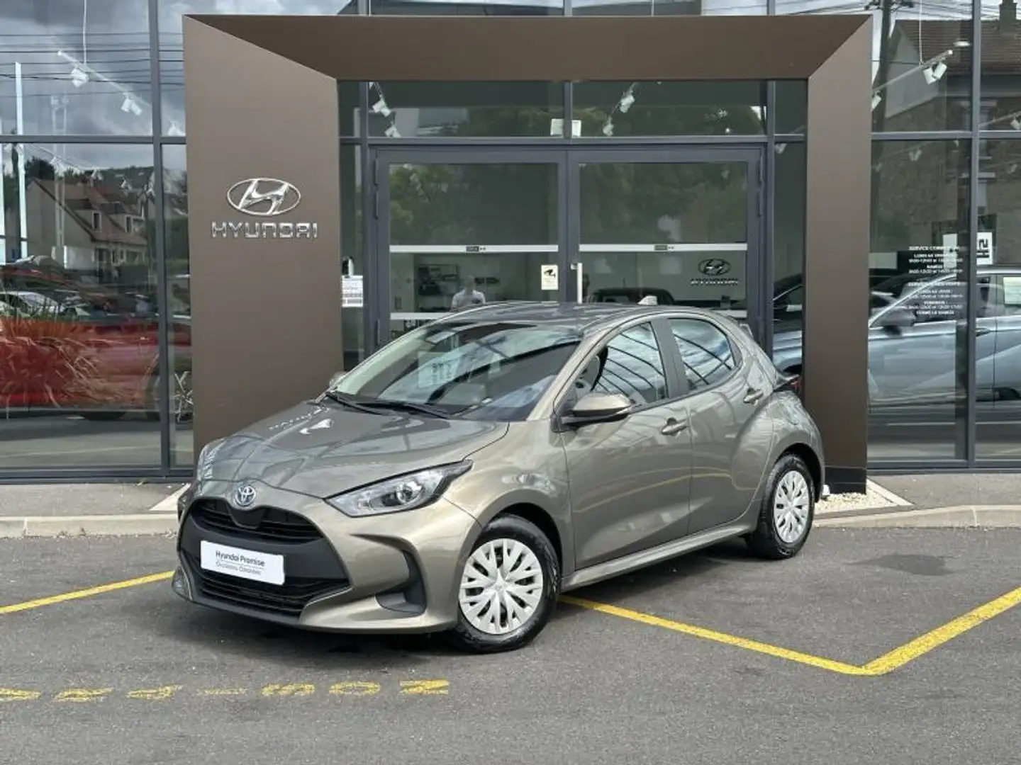 Toyota Yaris 116h Dynamic 5p MY22 Bronze - 1