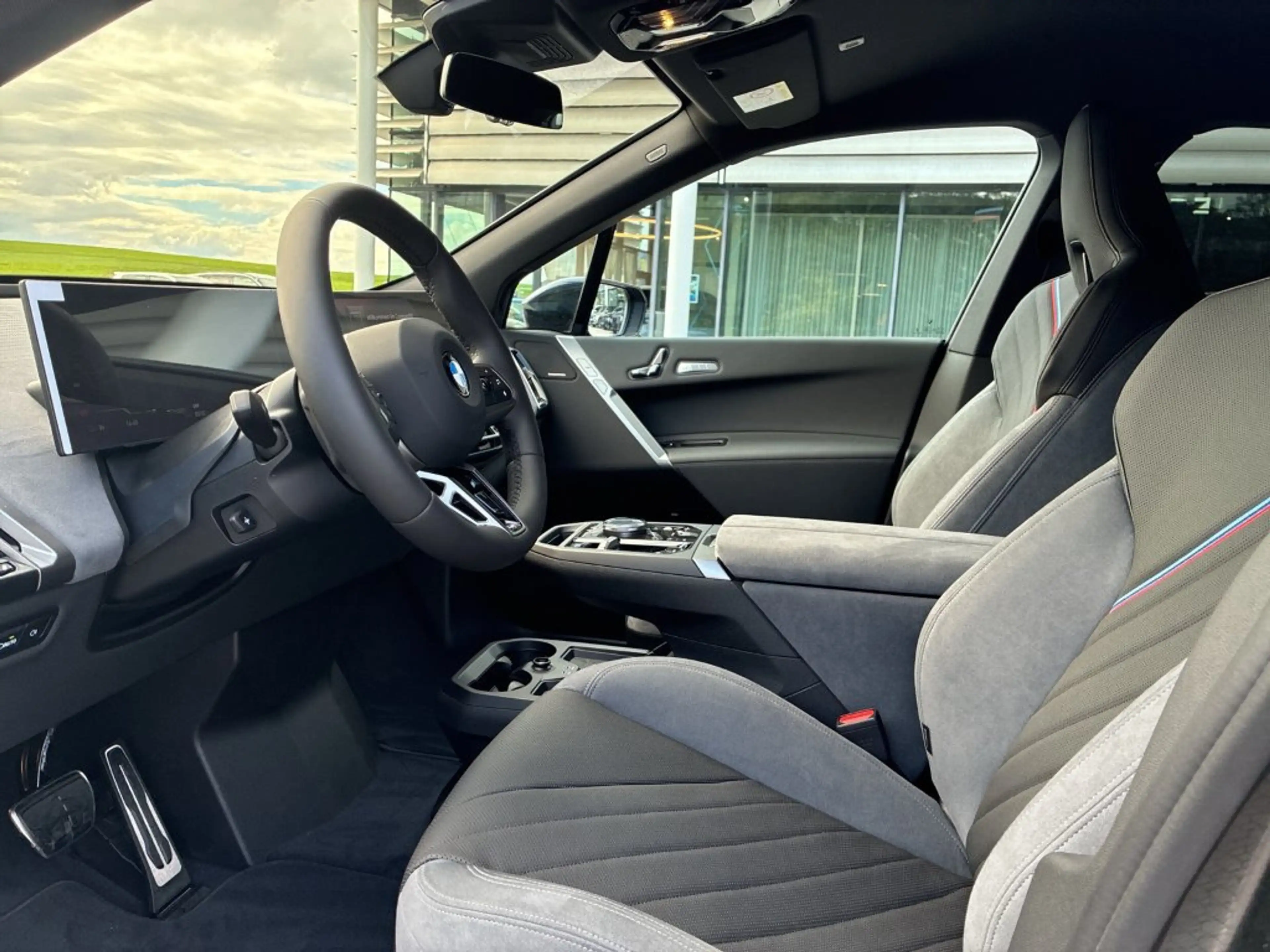 BMW iX xDrive45 — photo 10