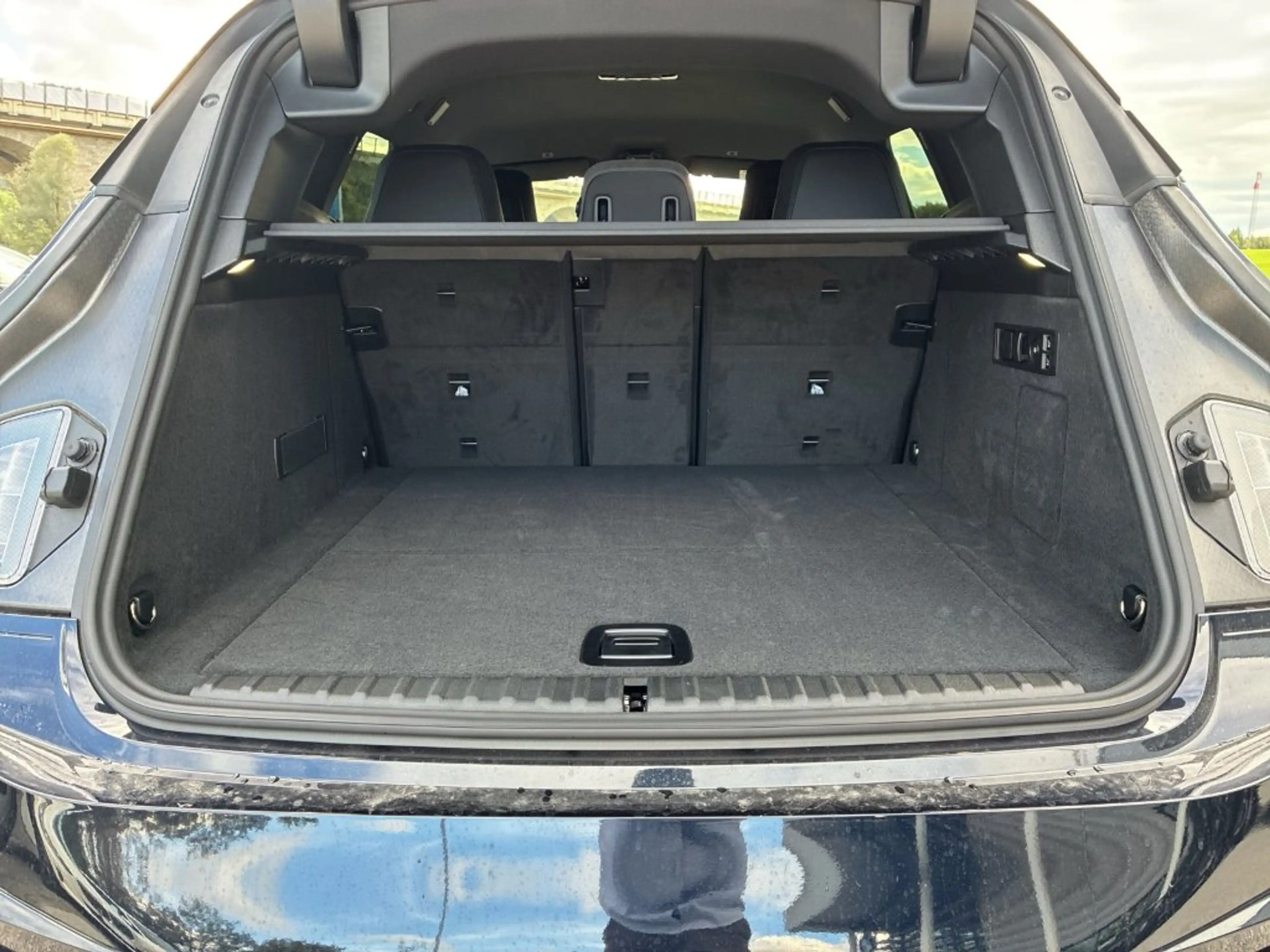 BMW iX xDrive45 — photo 13