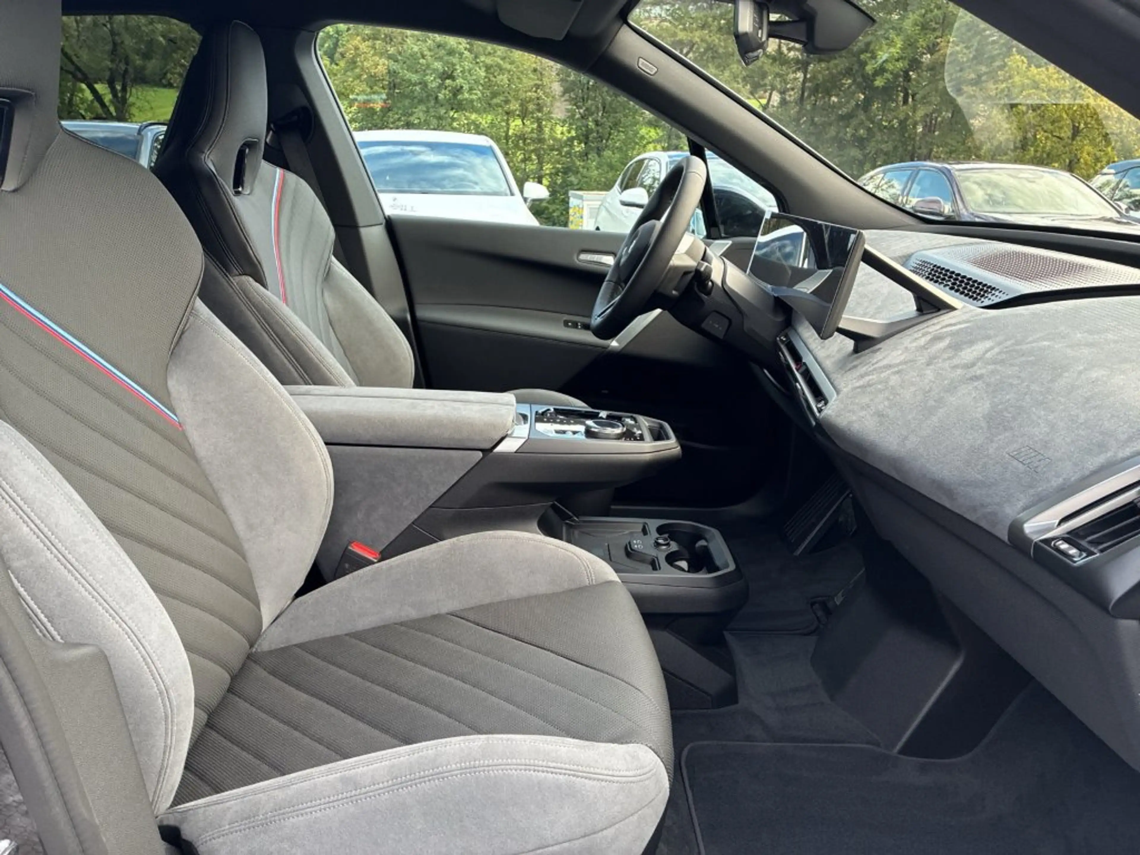 BMW iX xDrive45 — photo 14
