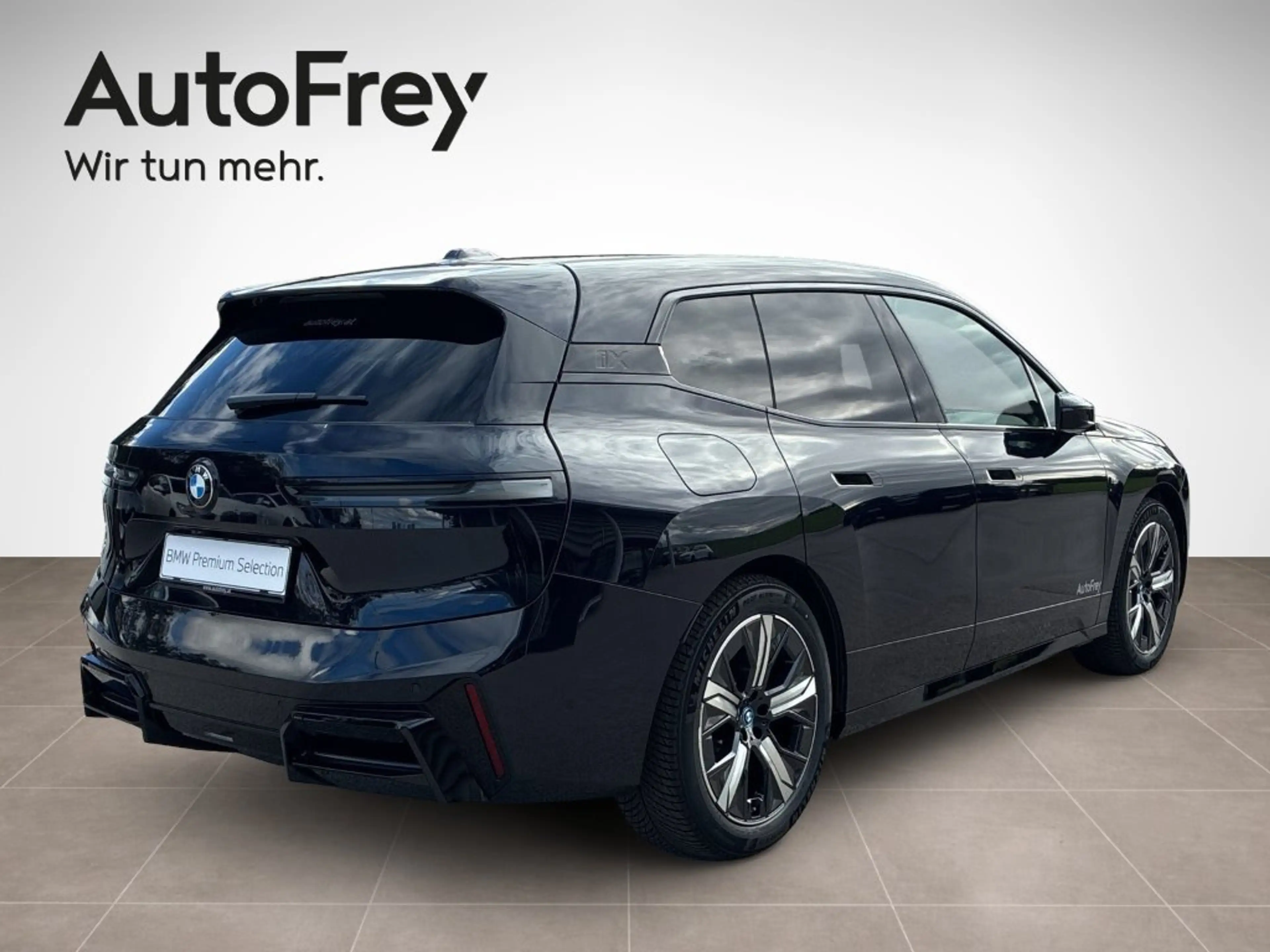 BMW iX xDrive45 — photo 4