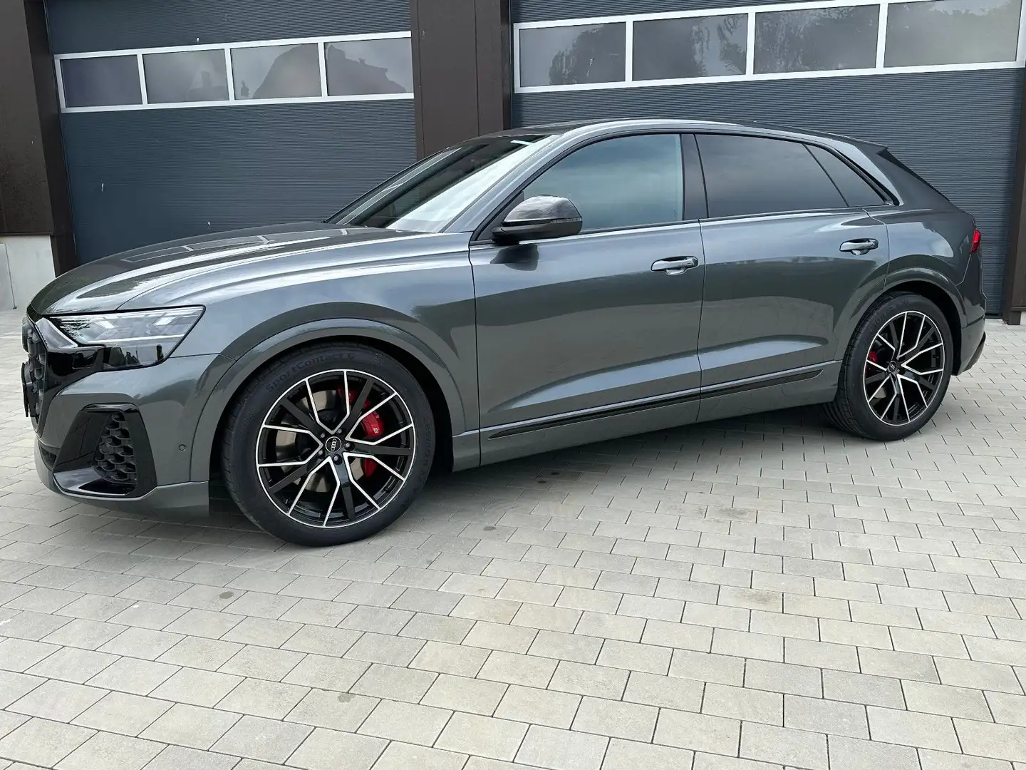 Audi SQ8 SUV 4.0 TFSI /Pano/360°/AHK/4-Z/Leder Grau - 2
