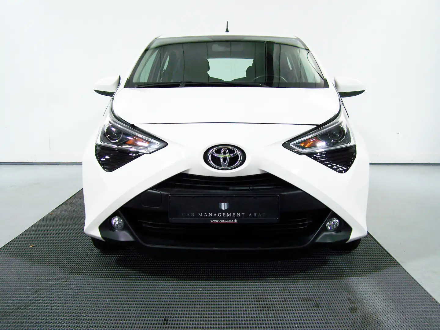 Toyota Aygo x-play Team D 1.HAND+CARPALY+KLIMA+4-TÜRIG White - 2