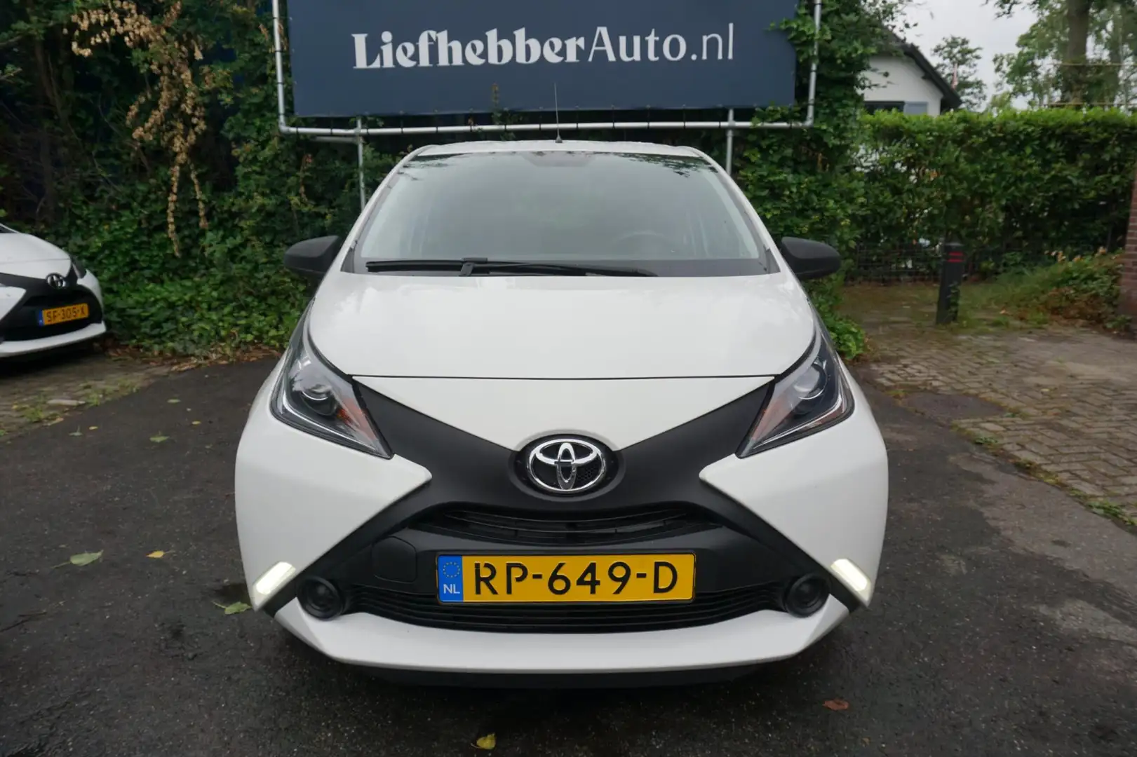 Toyota Aygo 1.0 VVT-i x-fun / Dealer onderhouden / Airco / NAP Wit - 2