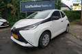 Toyota Aygo 1.0 VVT-i x-fun / Dealer onderhouden / Airco / NAP Wit - thumbnail 1
