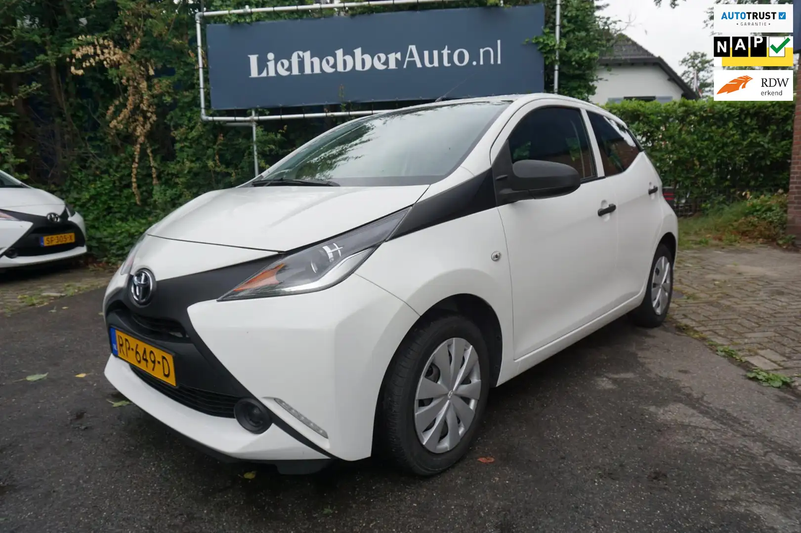 Toyota Aygo 1.0 VVT-i x-fun / Dealer onderhouden / Airco / NAP Wit - 1