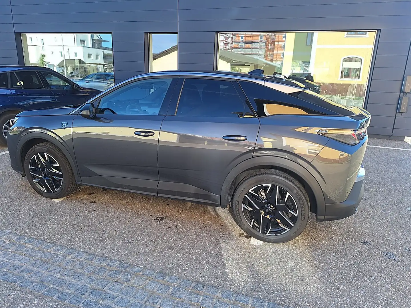 Peugeot 3008 Hybrid 145 e-DCS6 GT Grau - 2