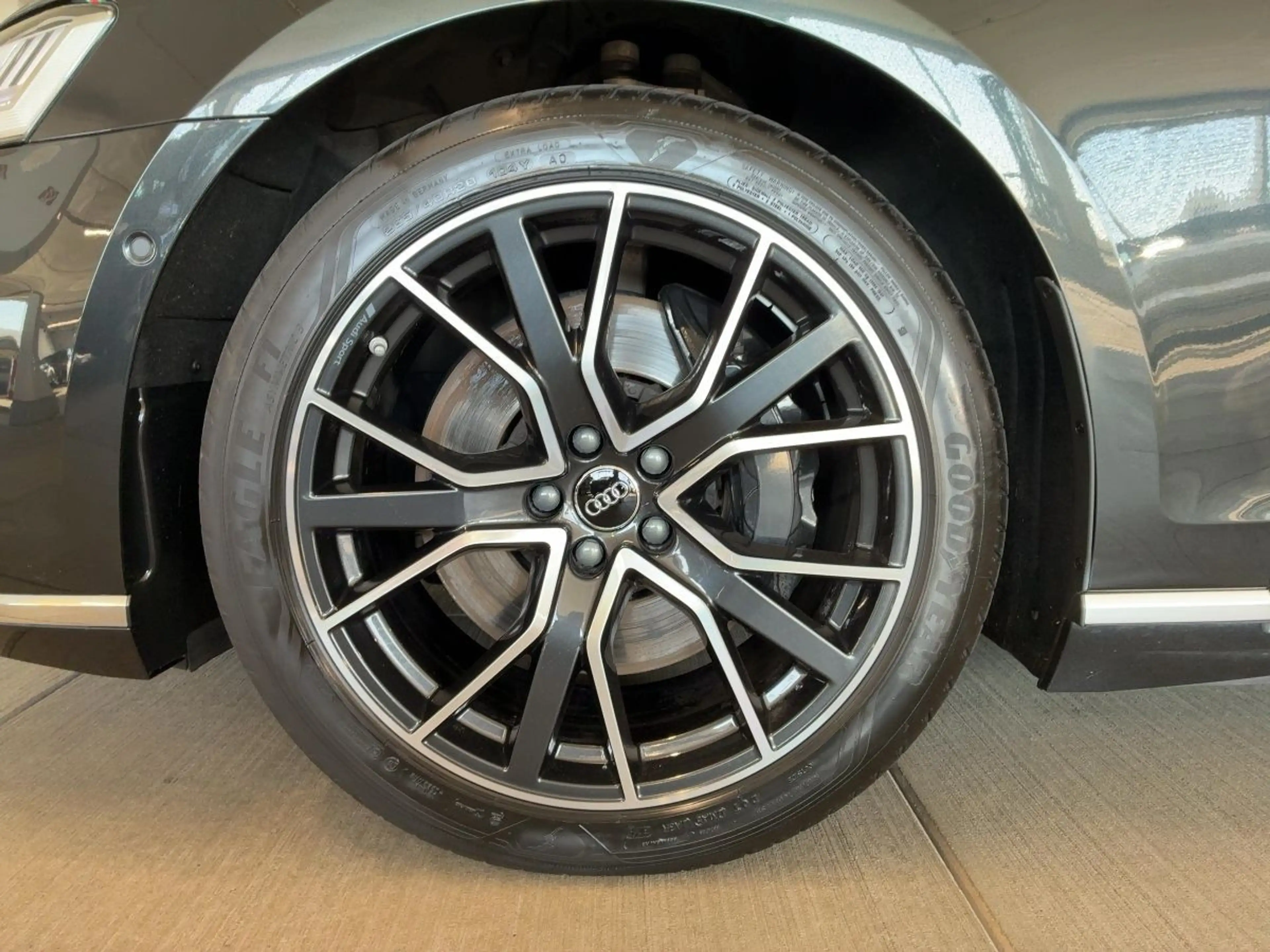 Audi A8 Lang 55 TFSI quattro tiptronic VirtualCockpit — photo 13