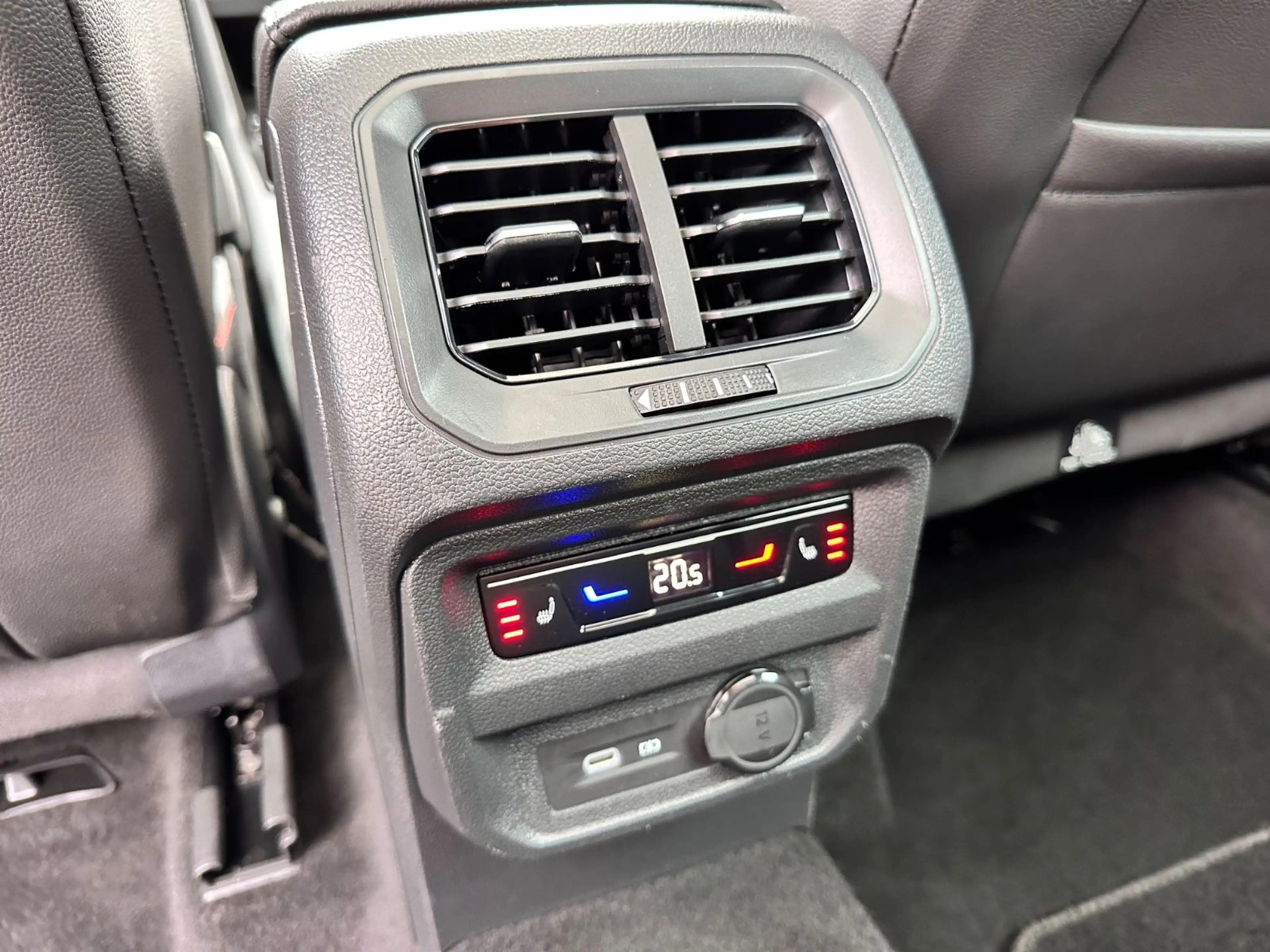 SEAT Tarraco FR 4Drive Navi Beats Pano AHK 7-Sitzer — photo 25