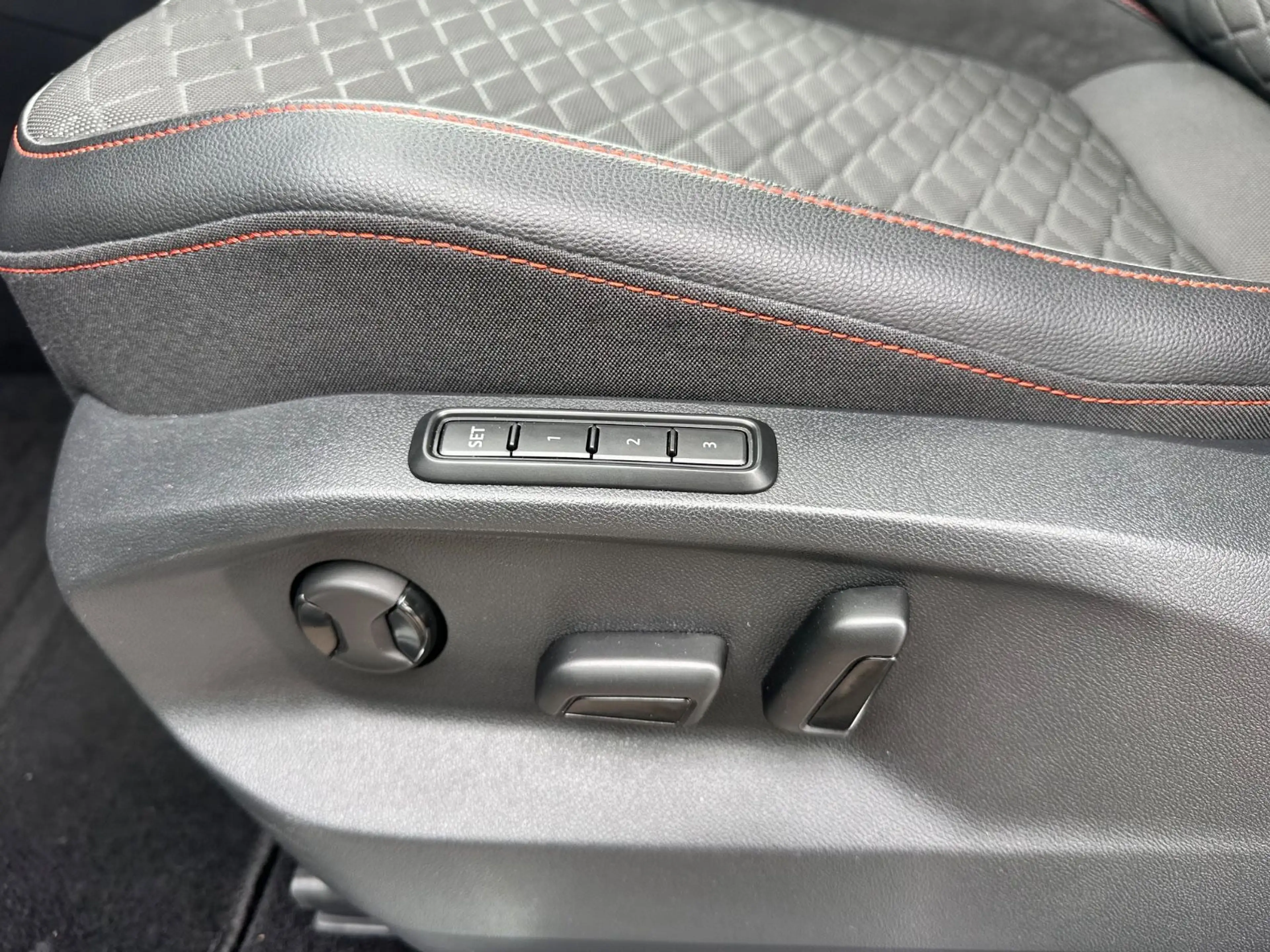 SEAT Tarraco FR 4Drive Navi Beats Pano AHK 7-Sitzer — photo 10