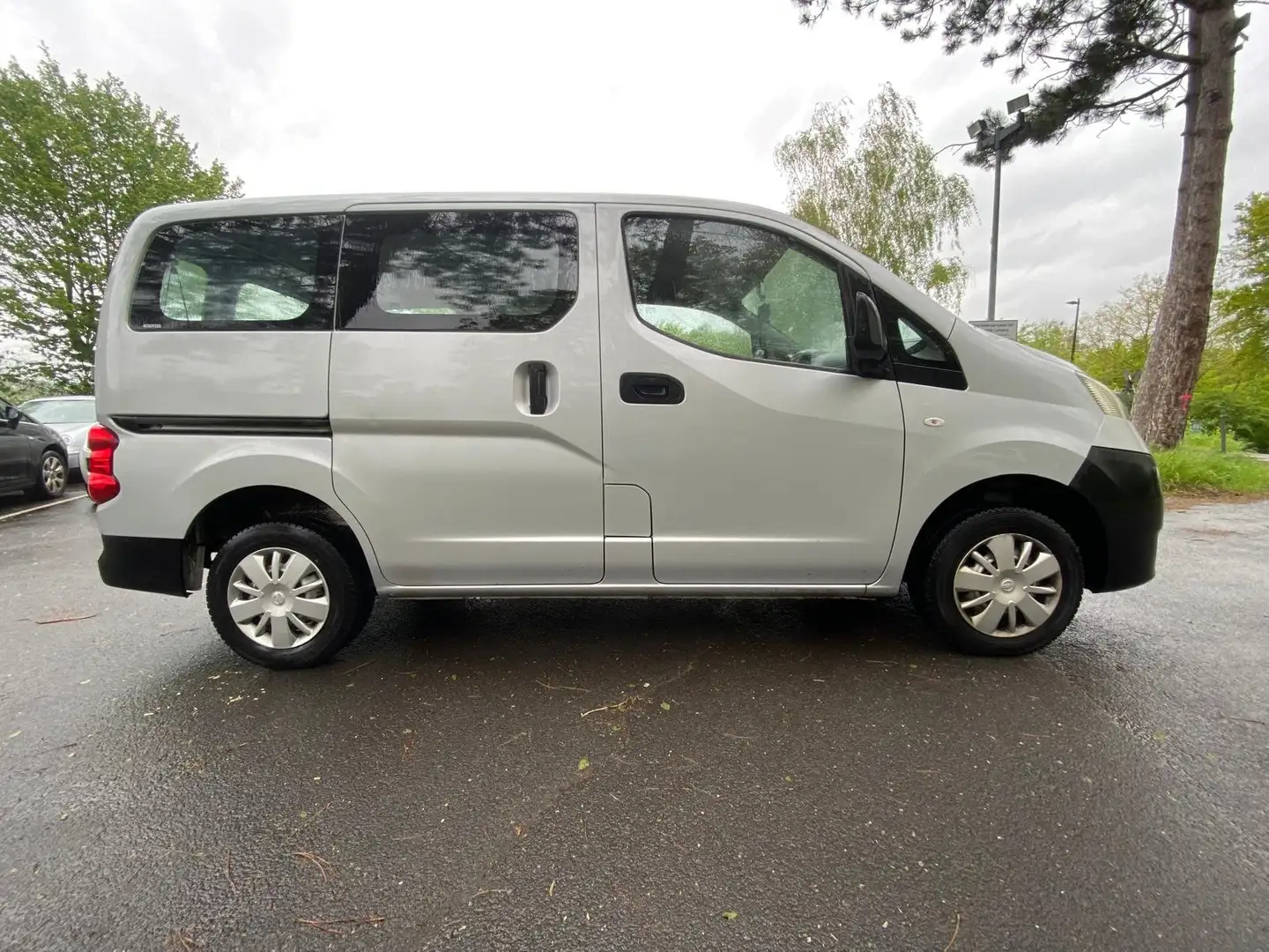 Nissan Evalia Kombi Premium Grey - 2