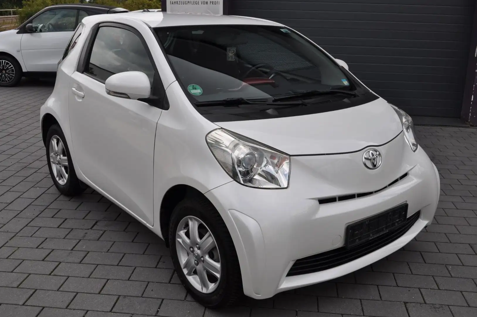 Toyota iQ * AUTOMATIC - 1. HAND - PERLMUT WEISS * Blanco - 1
