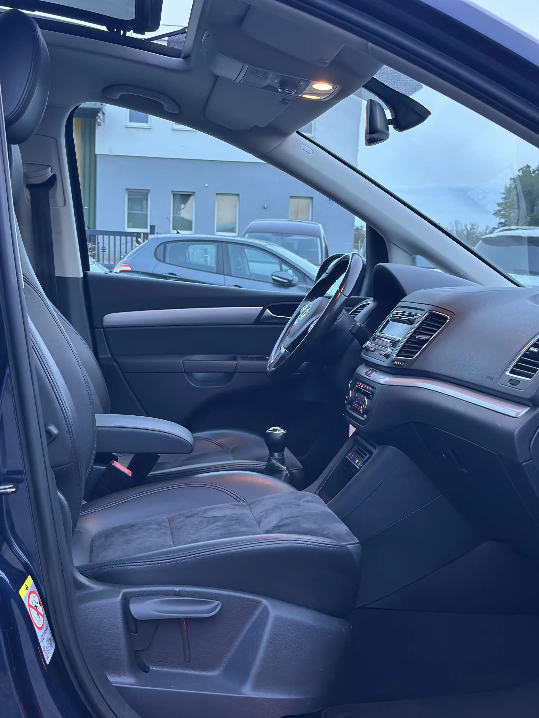 Volkswagen Sharan Highline BMT — photo 14