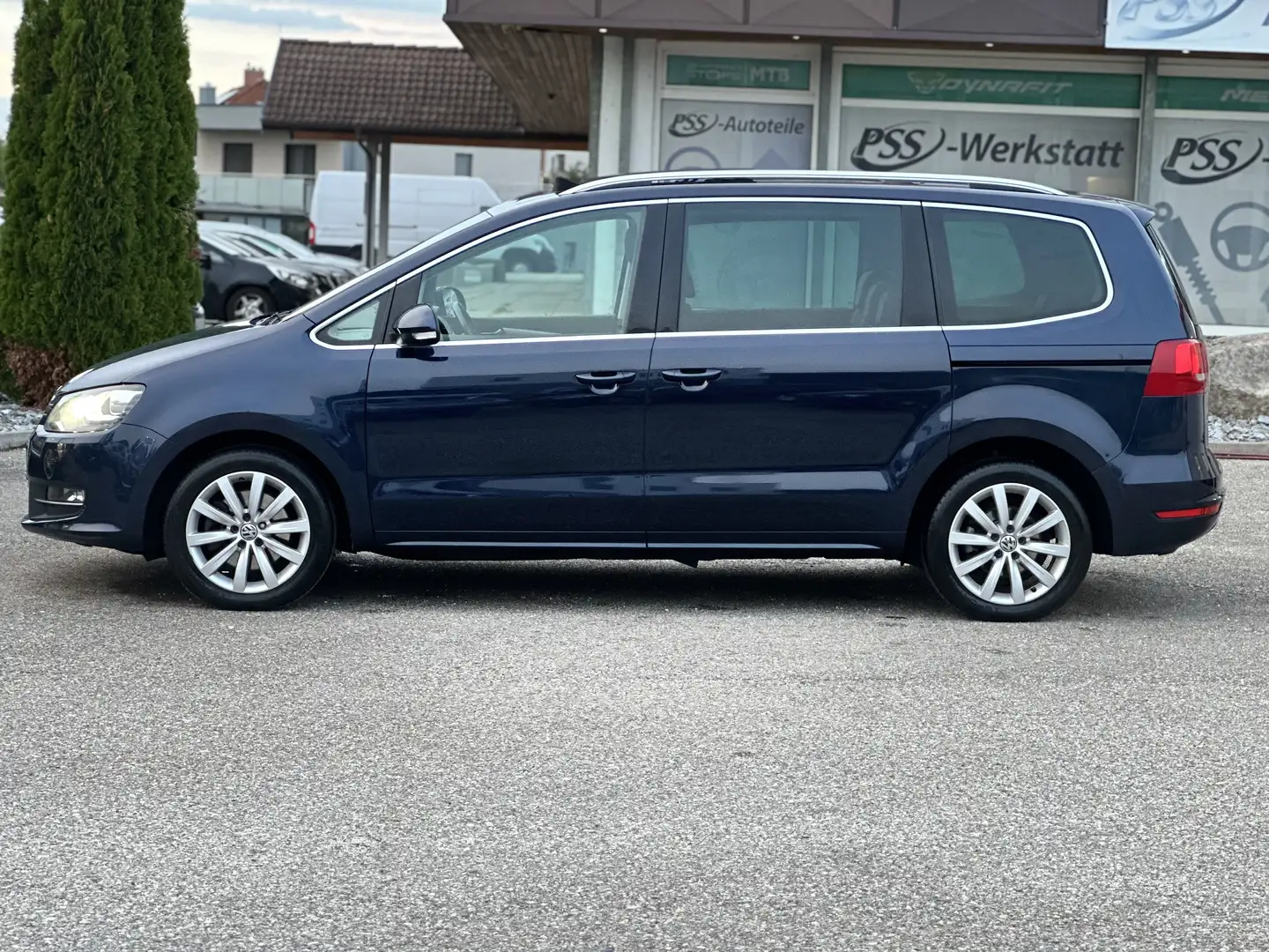 Volkswagen Sharan Highline BMT Blau - 2