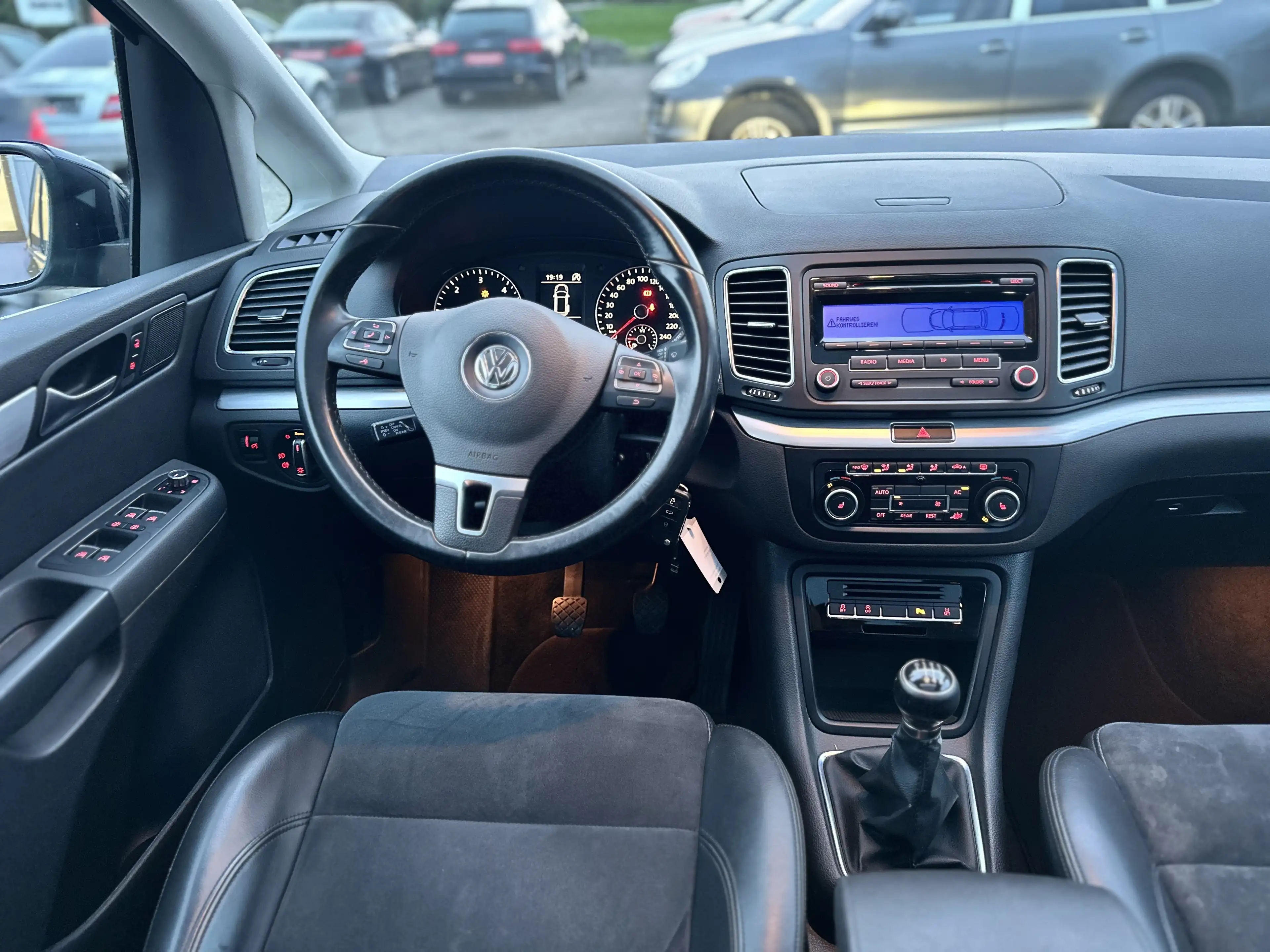 Volkswagen Sharan Highline BMT — photo 15