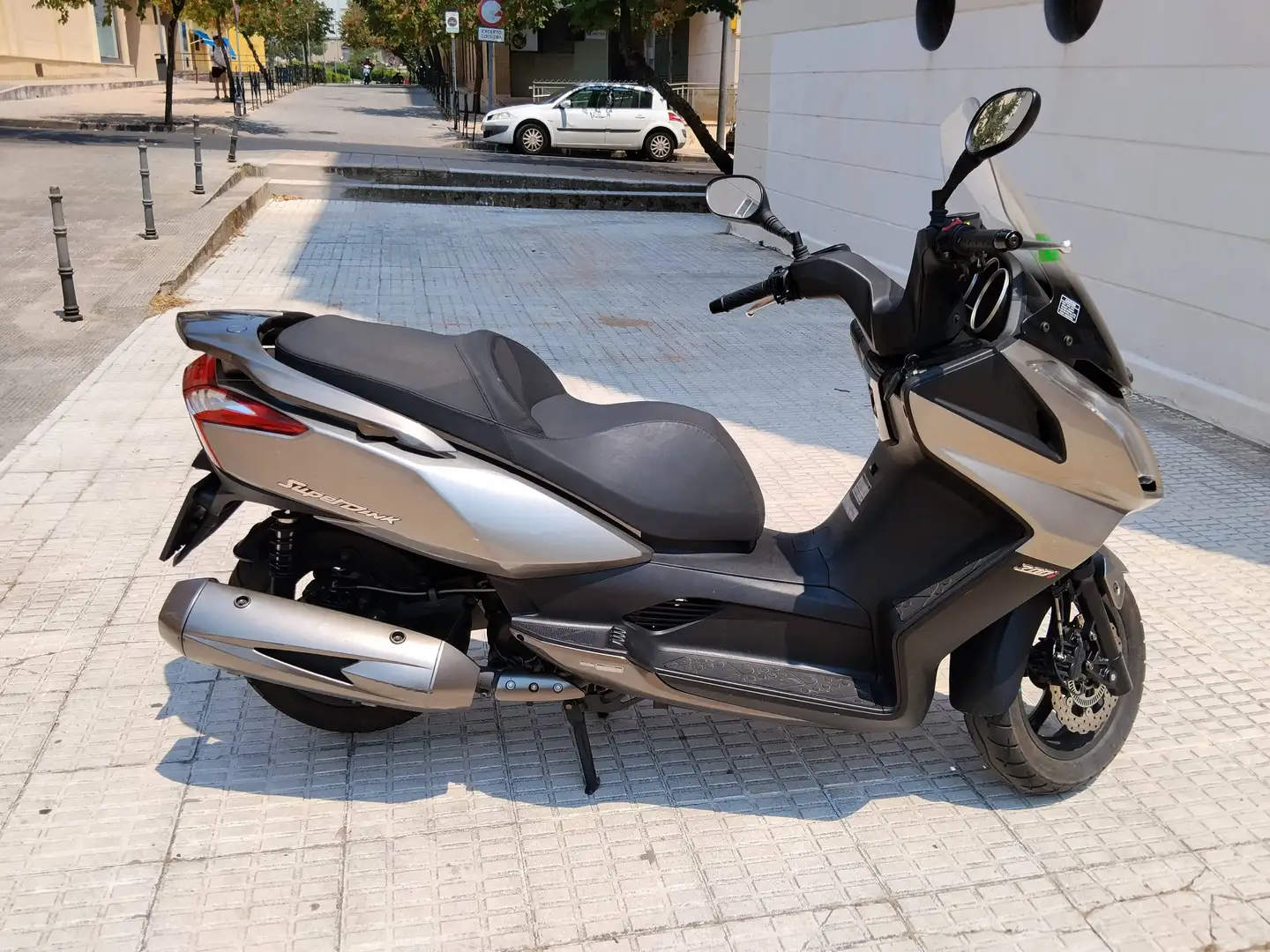Kymco Super Dink 300 300i modelo 2009-2016 Gris - 2